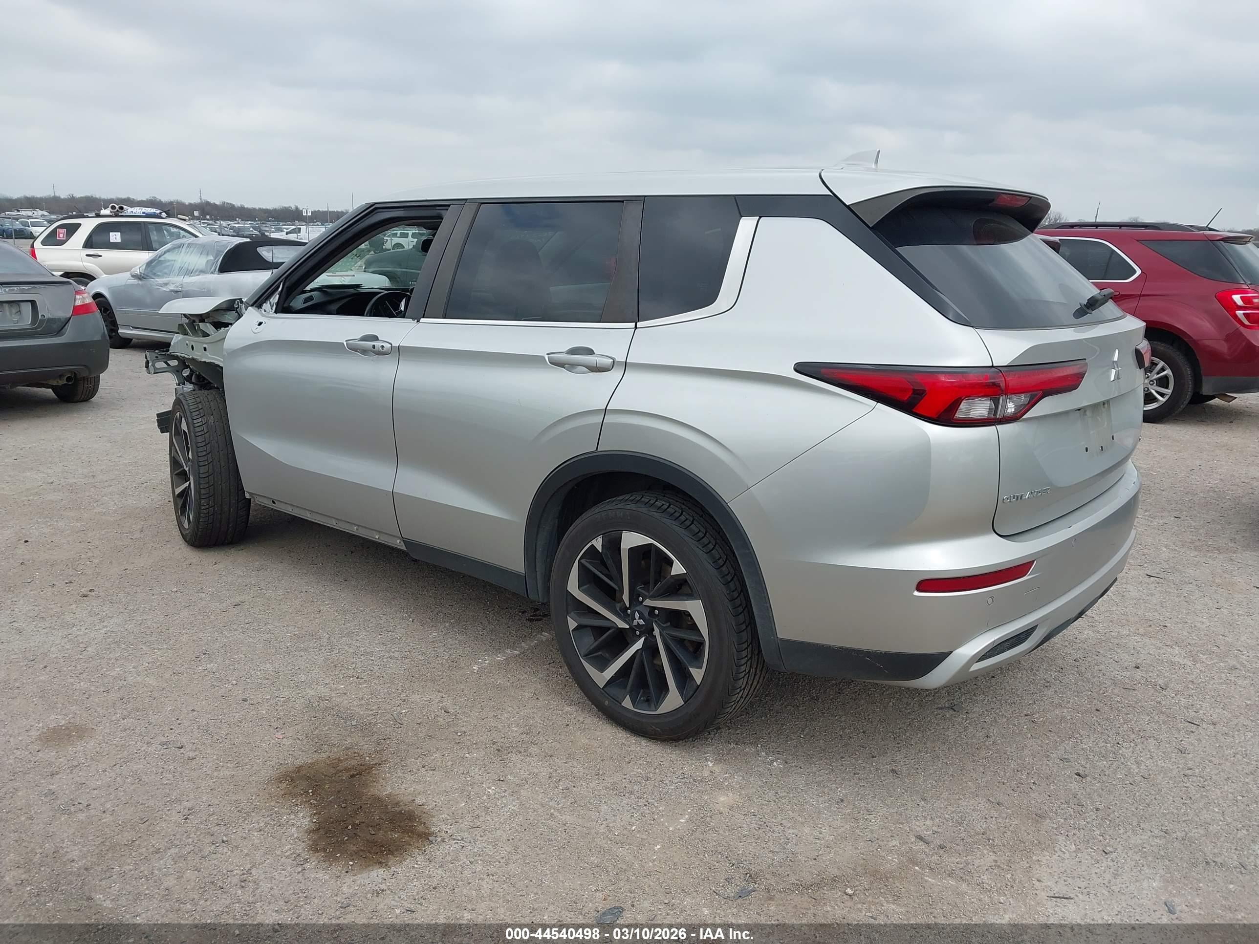 MITSUBISHI OUTLANDER image 3