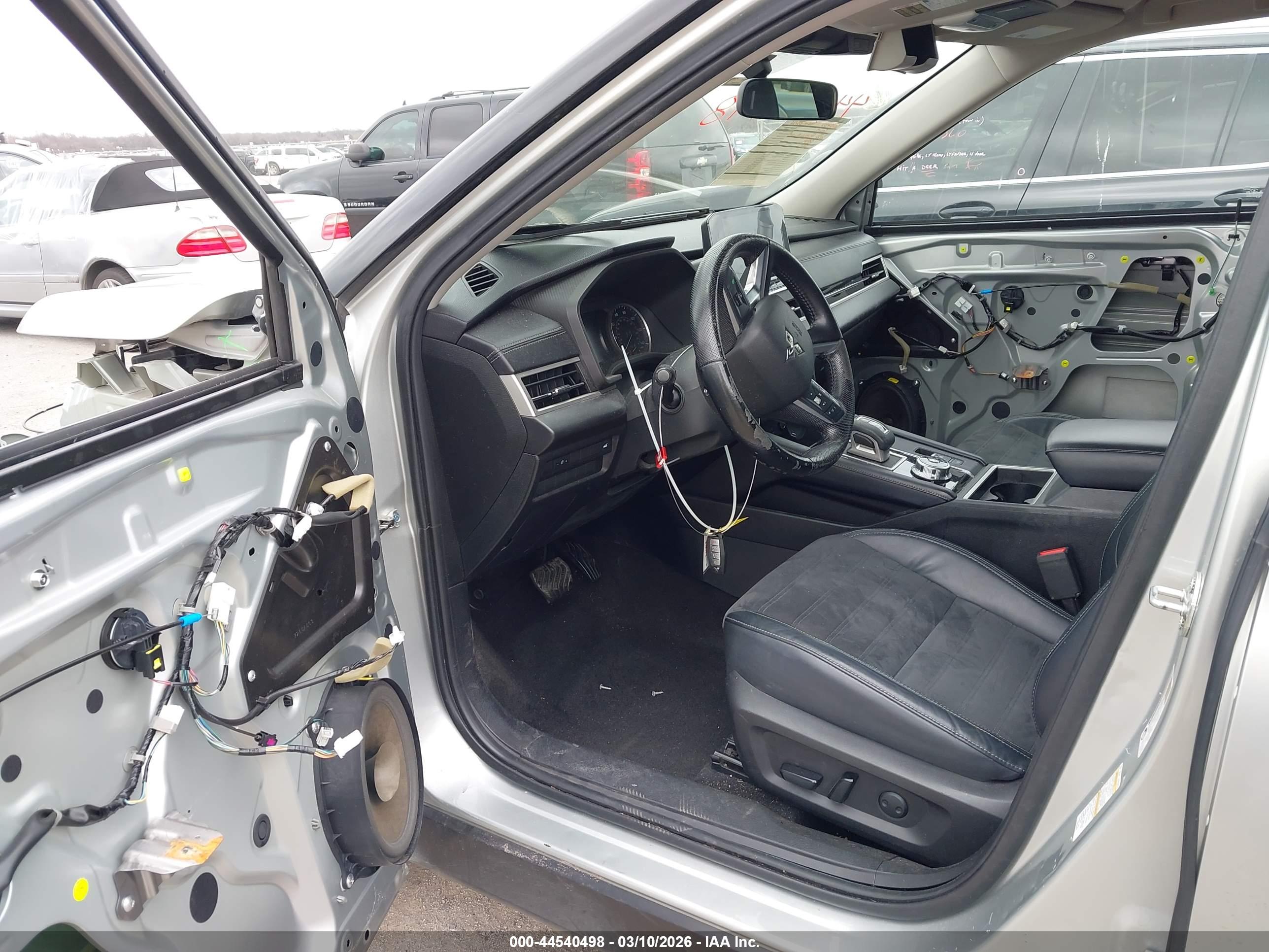 MITSUBISHI OUTLANDER image 5