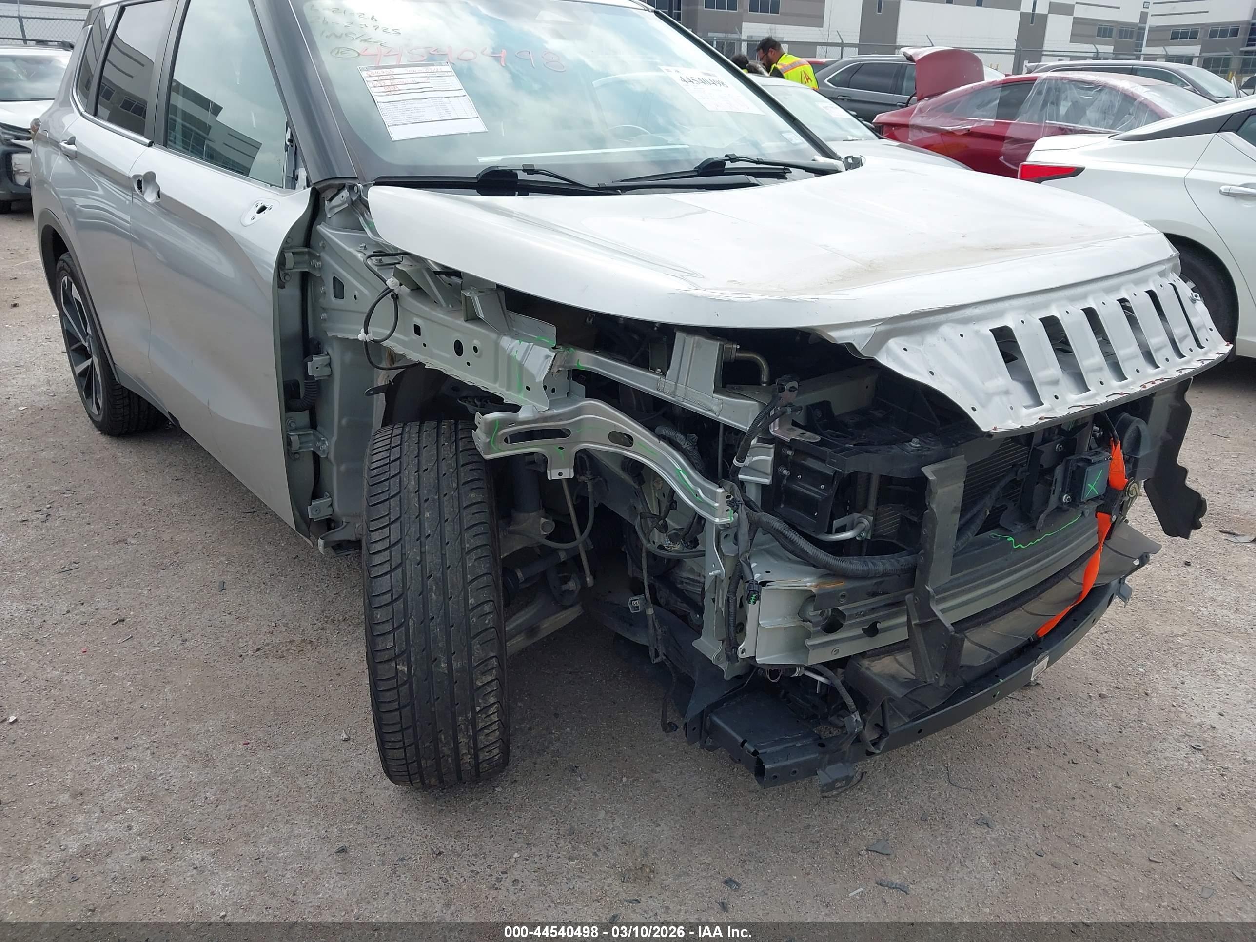MITSUBISHI OUTLANDER image 6