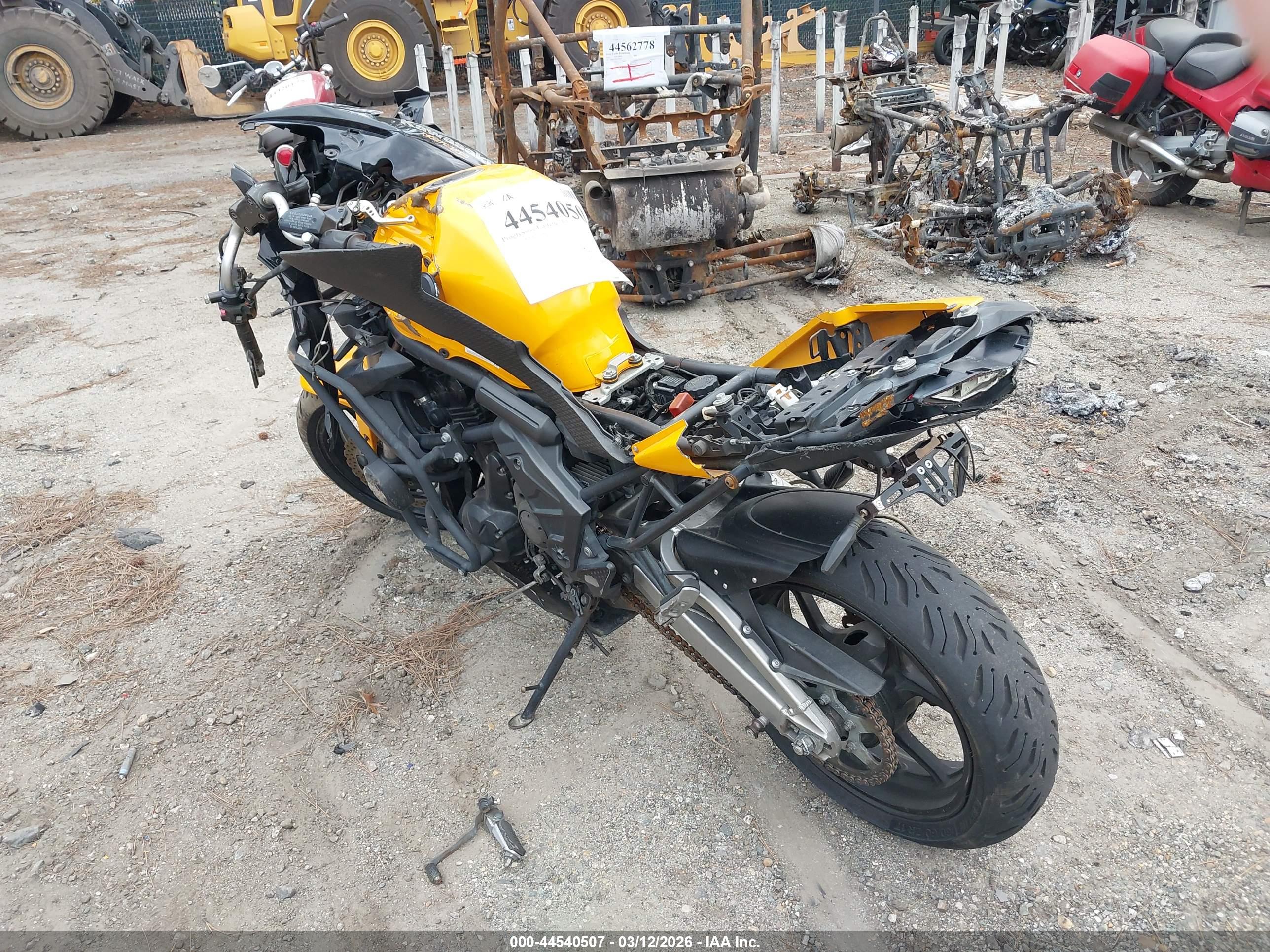 KAWASAKI LE650 image 3