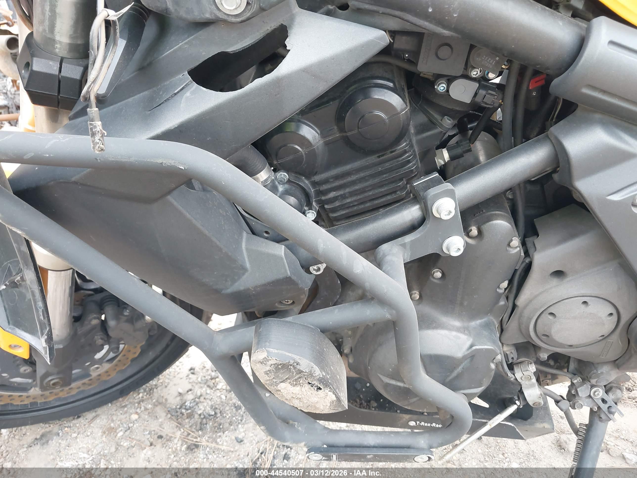 KAWASAKI LE650 image 9