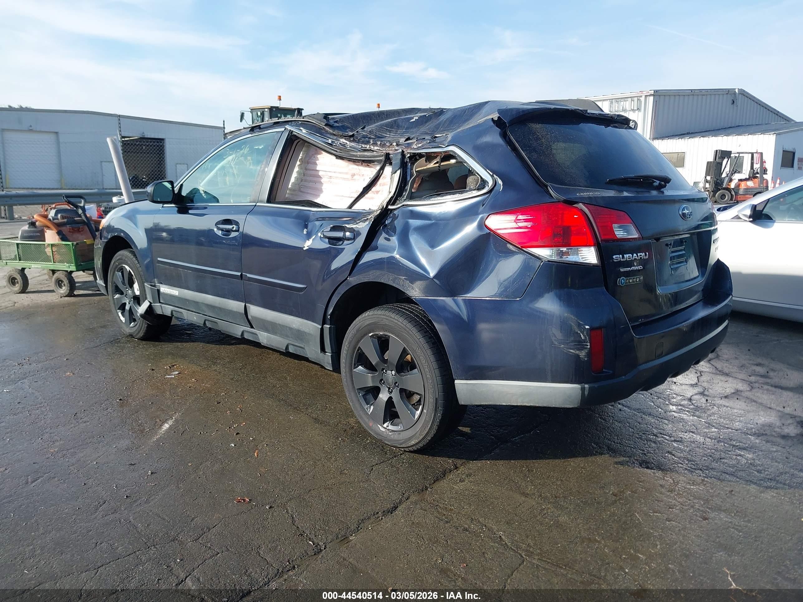 SUBARU OUTBACK image 3