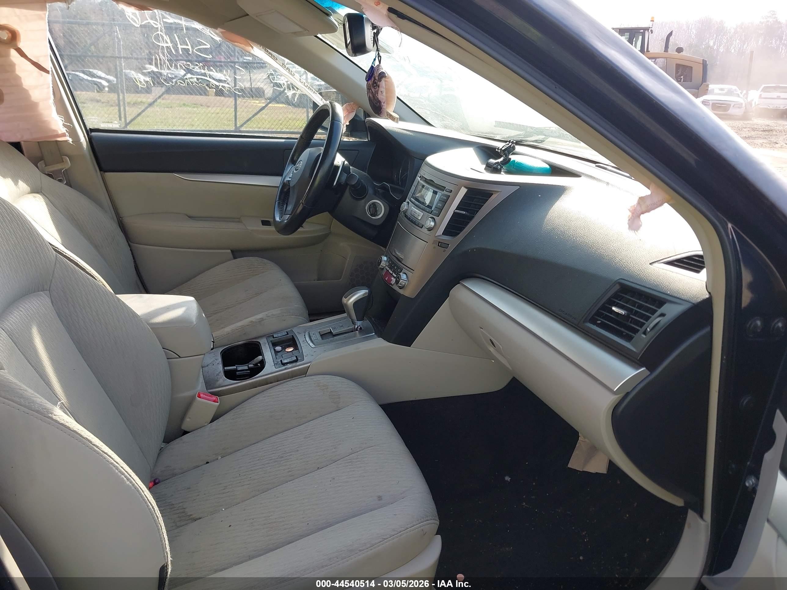 SUBARU OUTBACK image 5