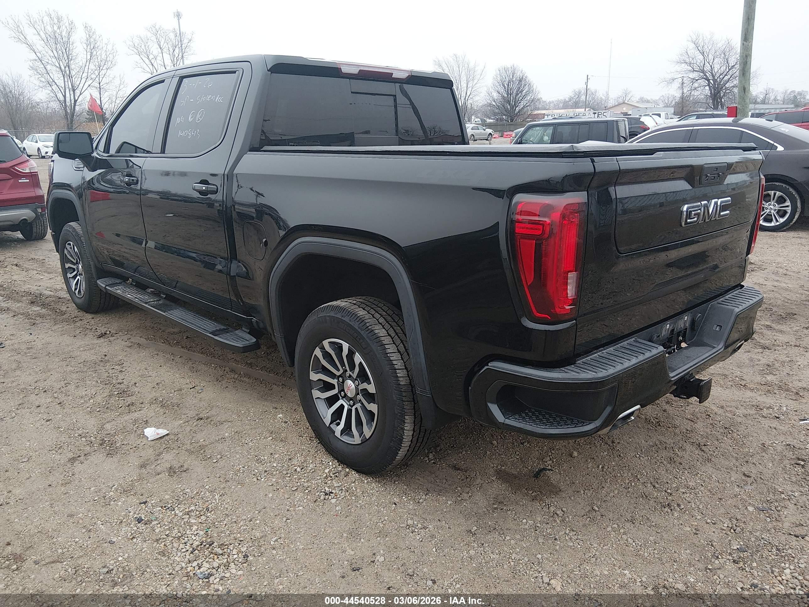 GMC SIERRA image 3