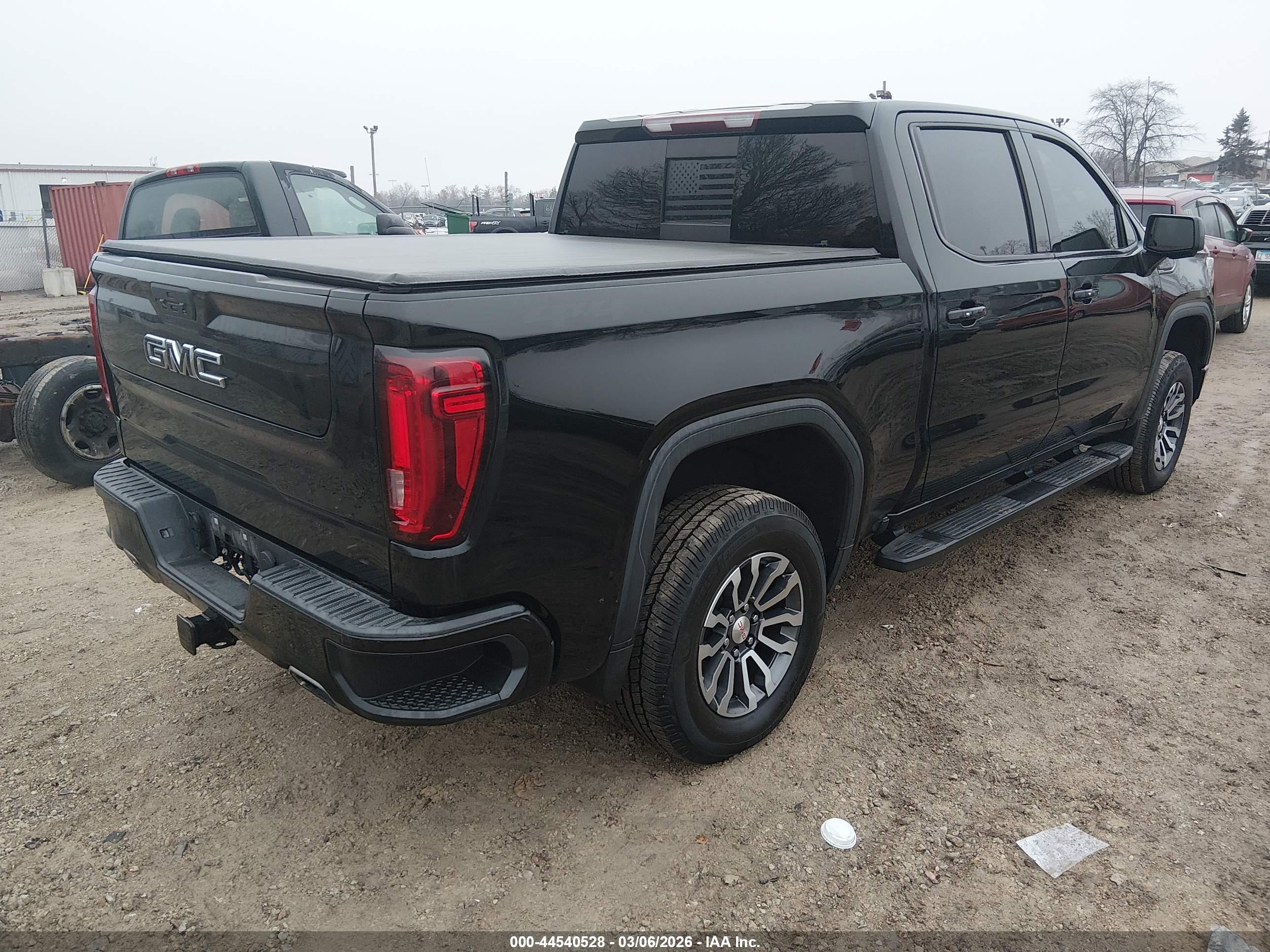 GMC SIERRA image 4