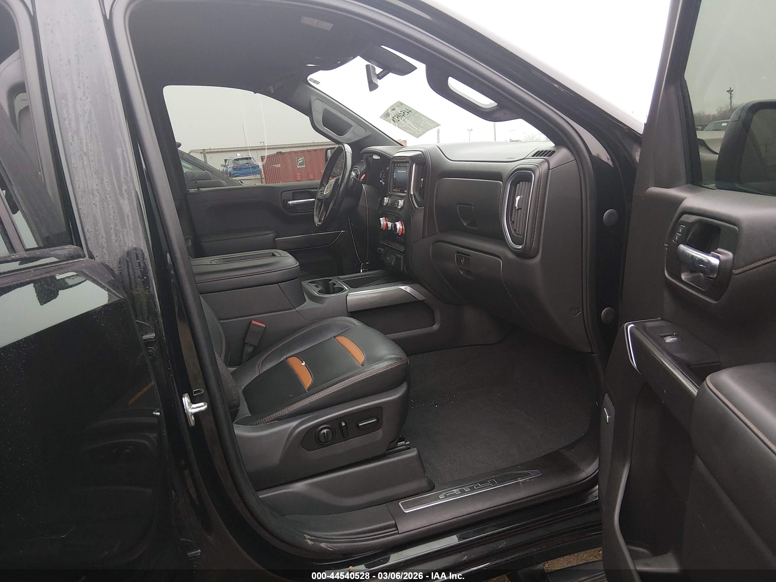 GMC SIERRA image 5