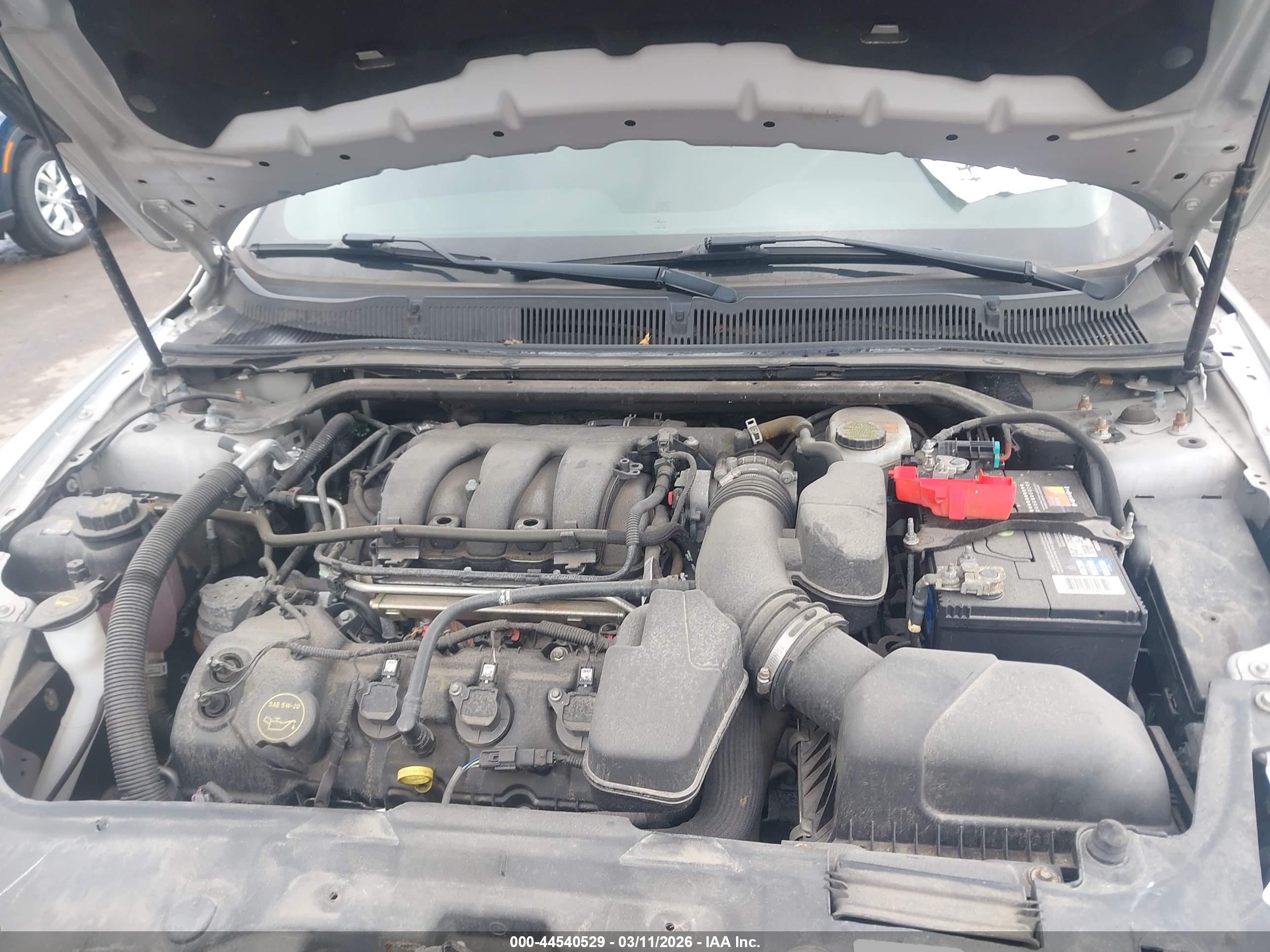 FORD TAURUS image 10