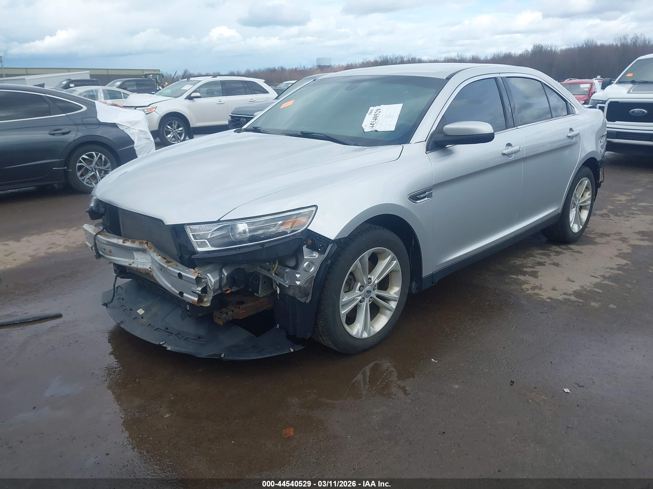 FORD TAURUS image 2