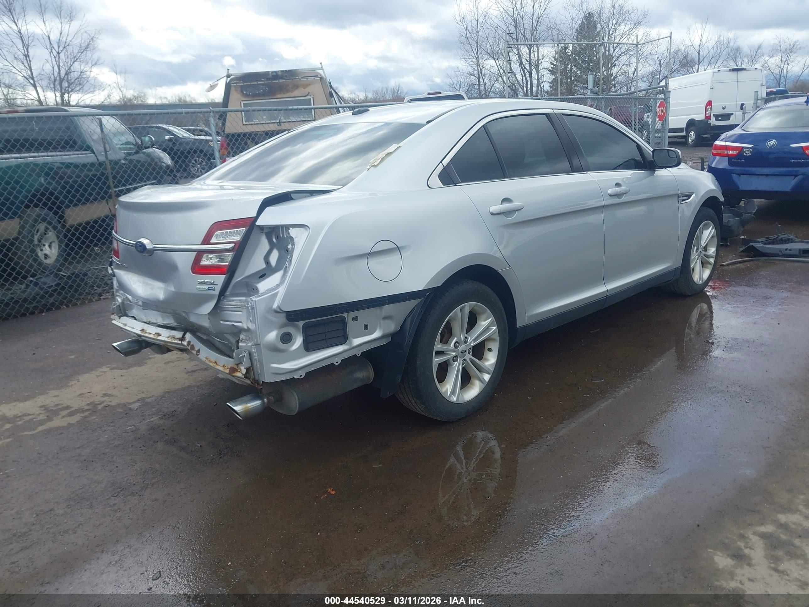FORD TAURUS image 4
