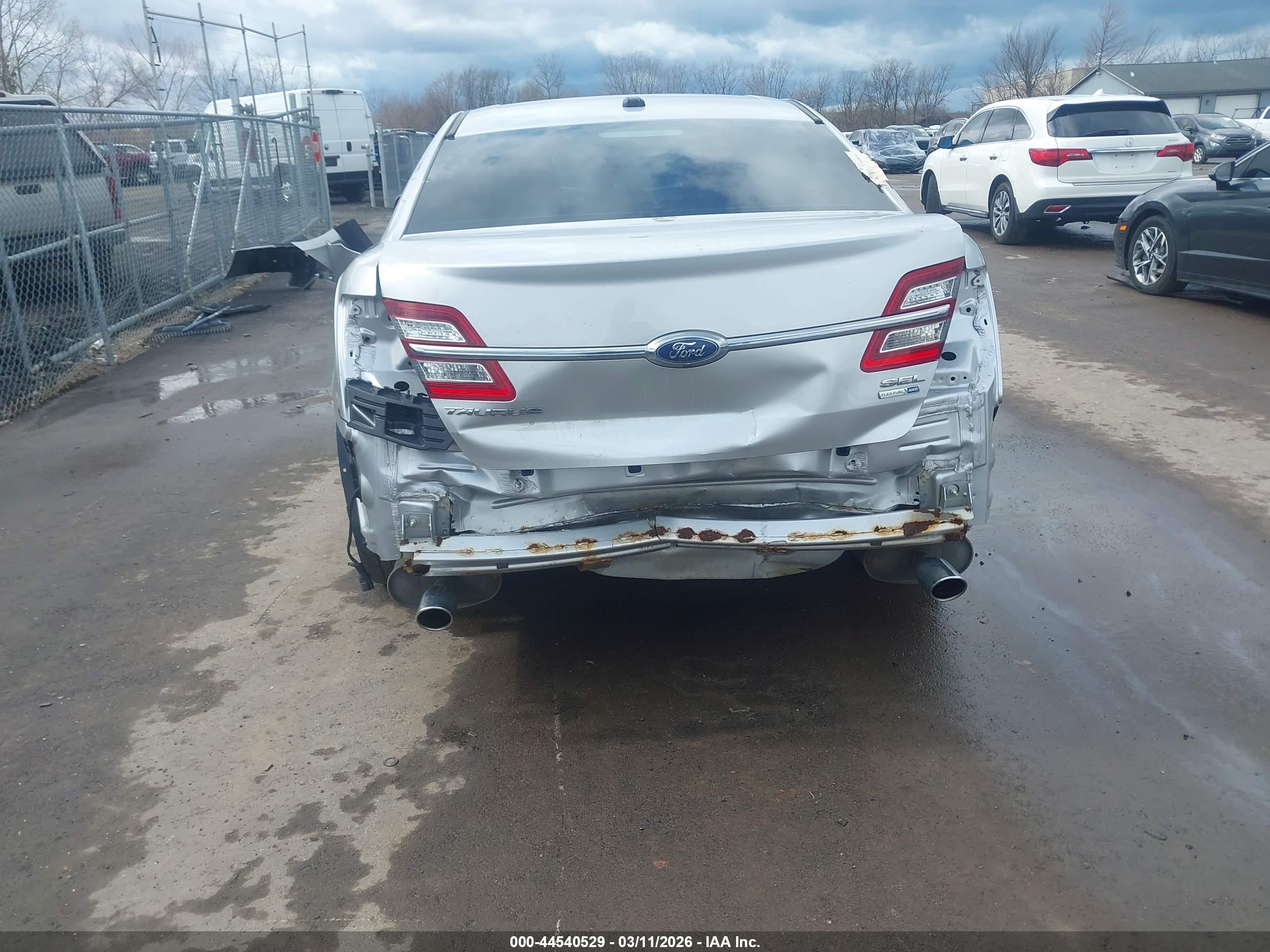 FORD TAURUS image 6