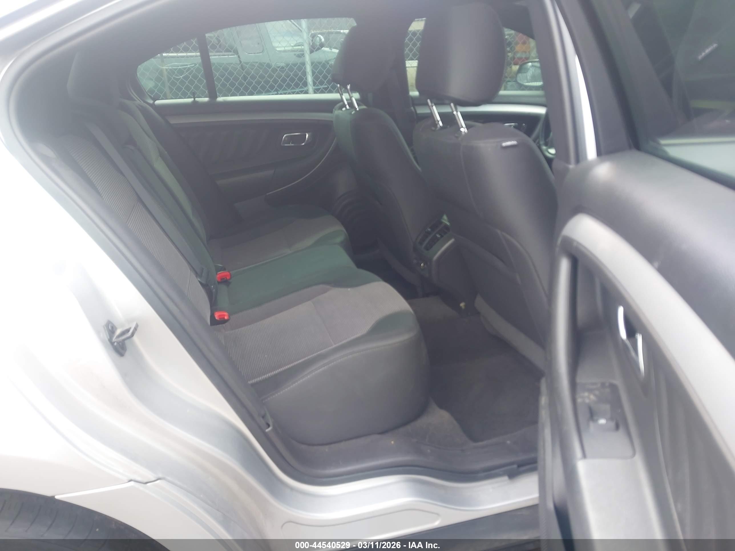FORD TAURUS image 8