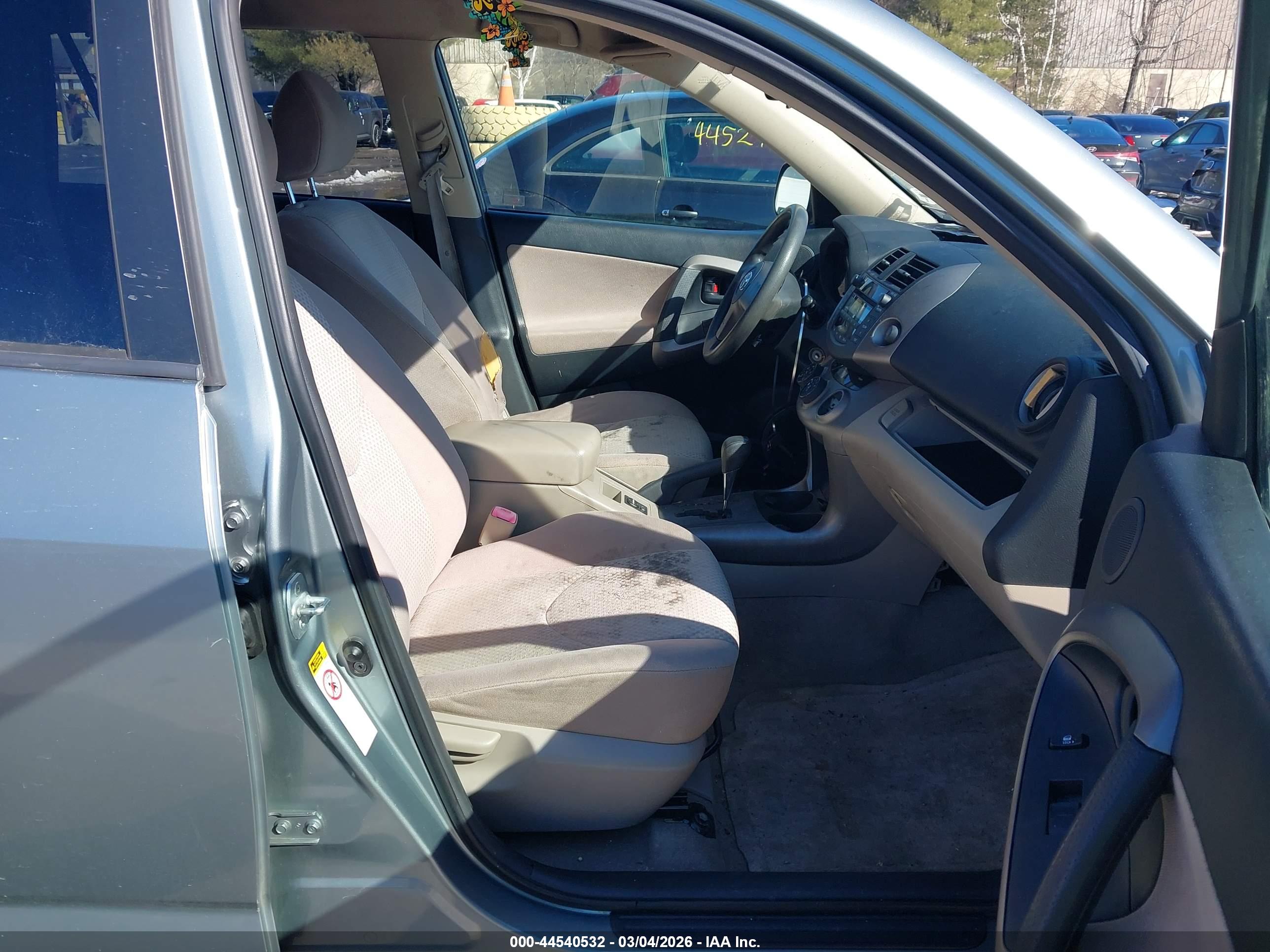 TOYOTA RAV4 image 5