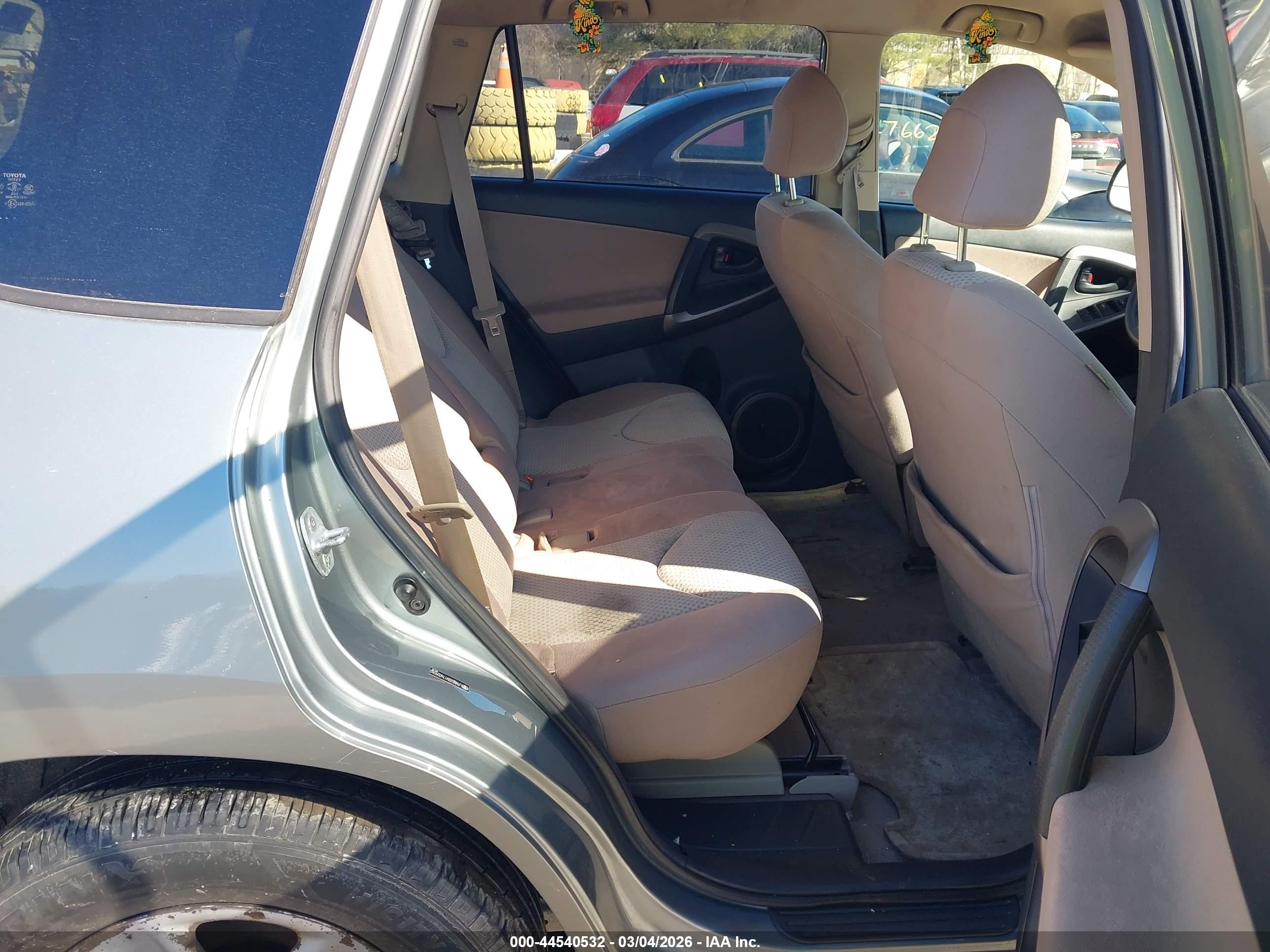 TOYOTA RAV4 image 8