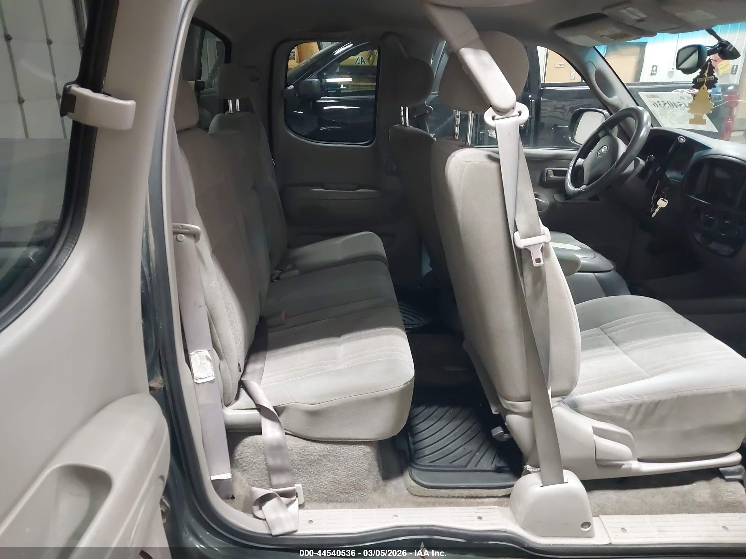 TOYOTA TUNDRA image 8