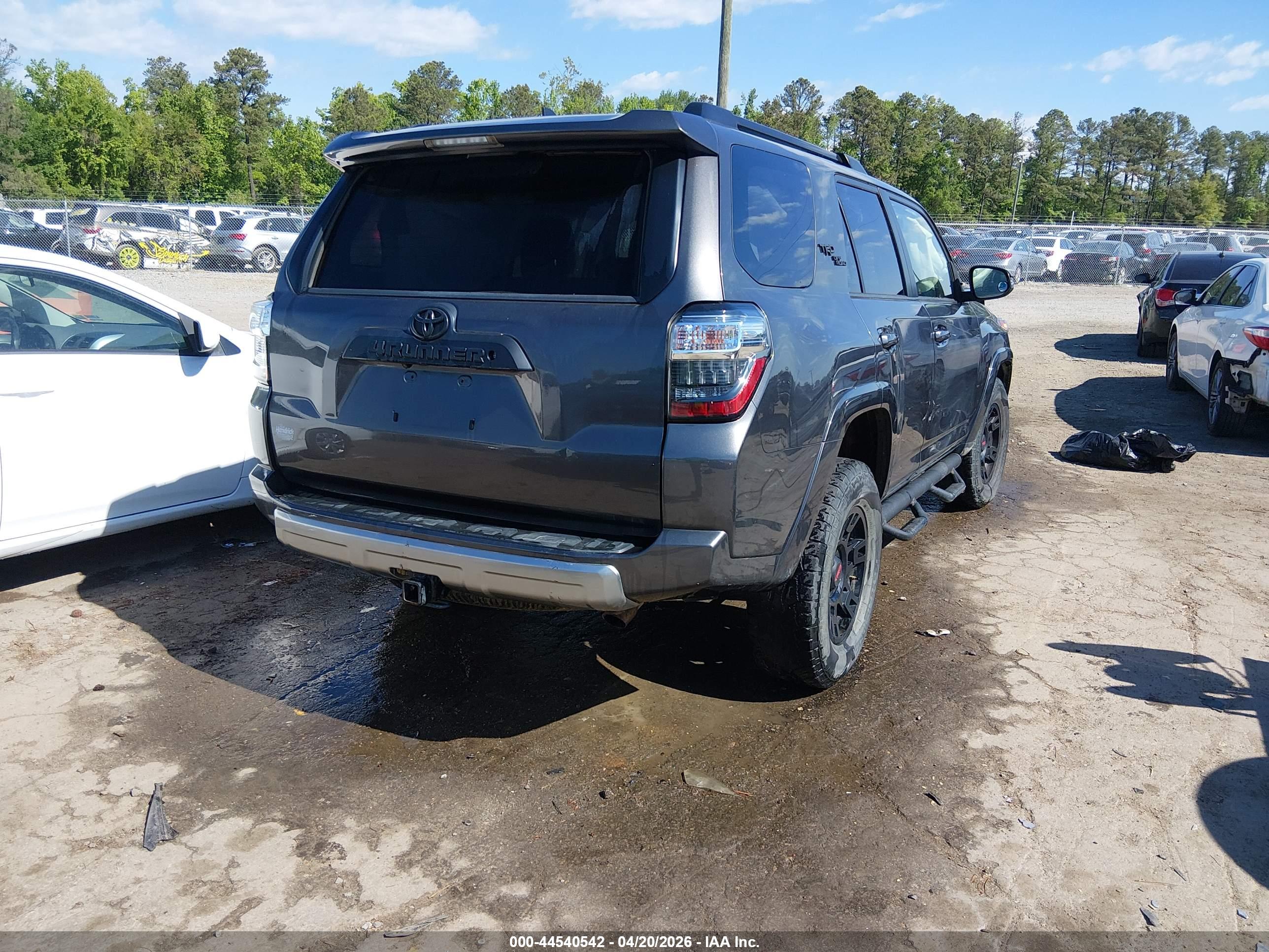 TOYOTA 4RUNNER image 4