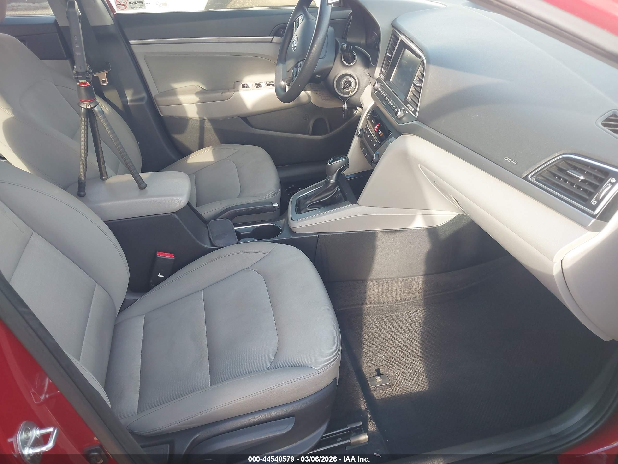HYUNDAI ELANTRA image 5
