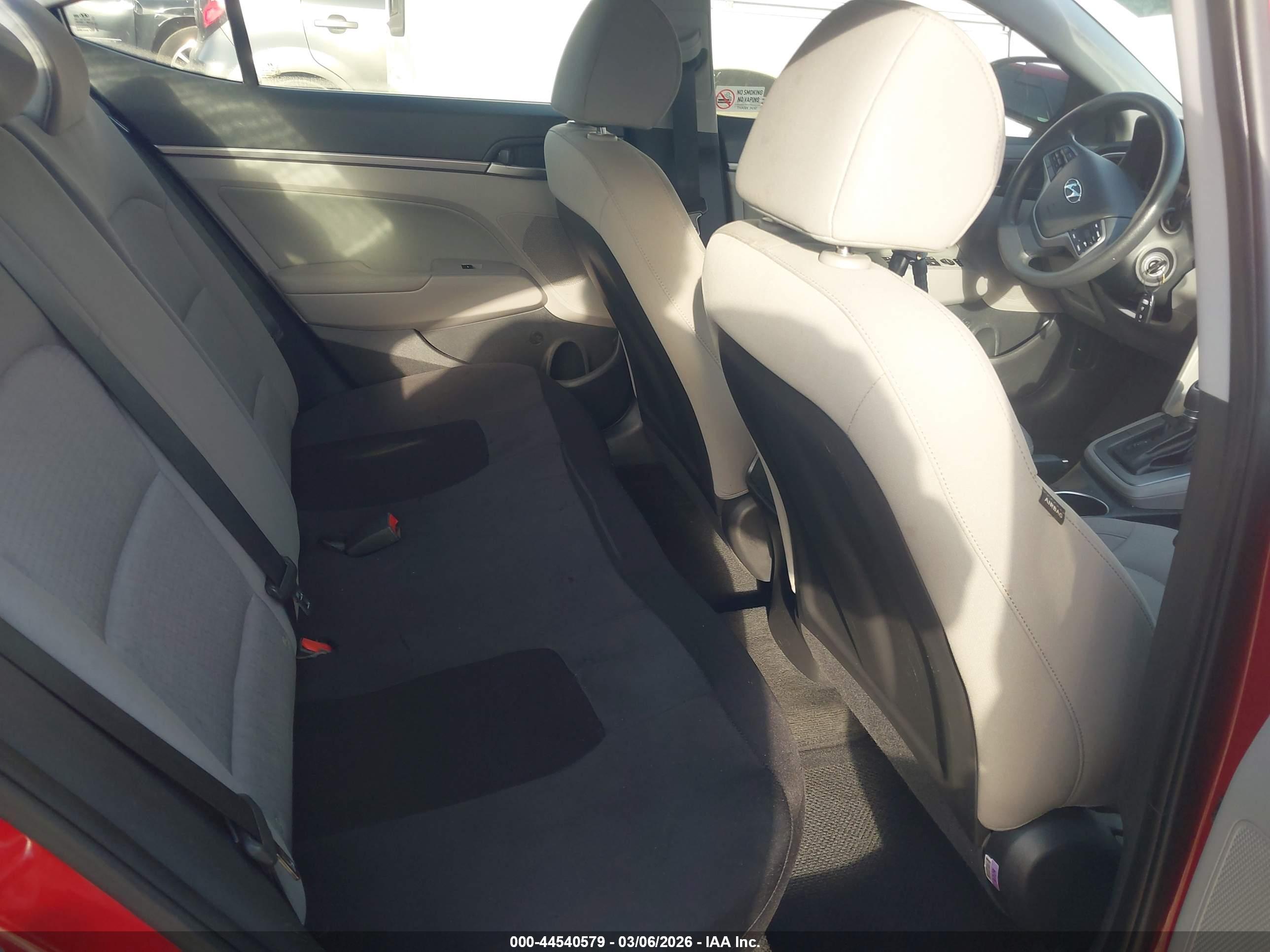 HYUNDAI ELANTRA image 8