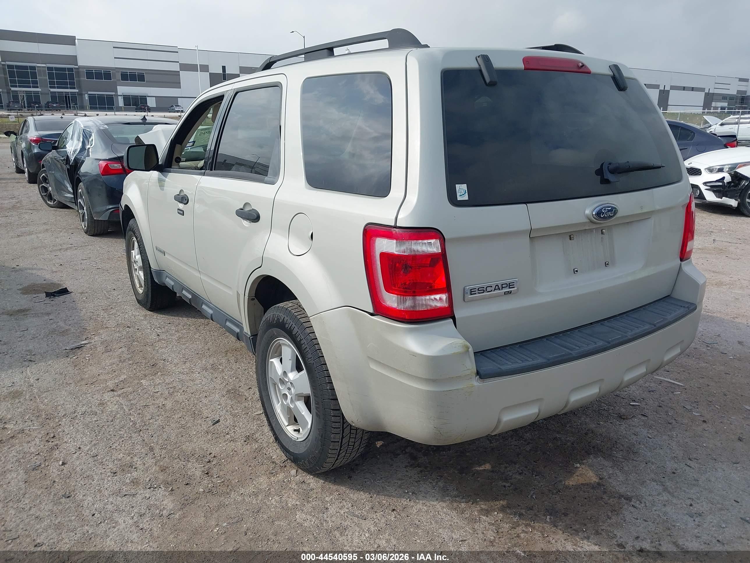 FORD ESCAPE image 3