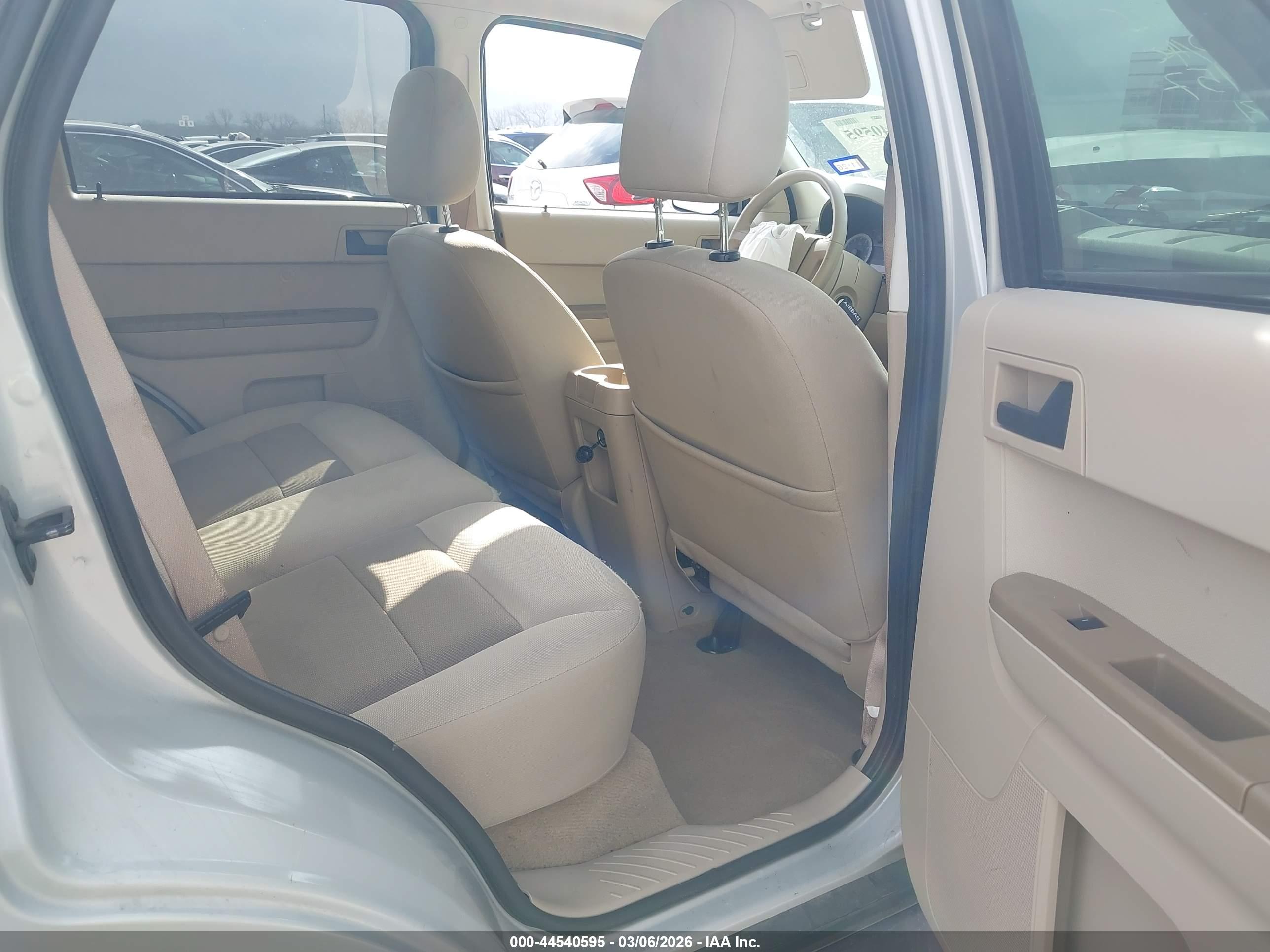 FORD ESCAPE image 8