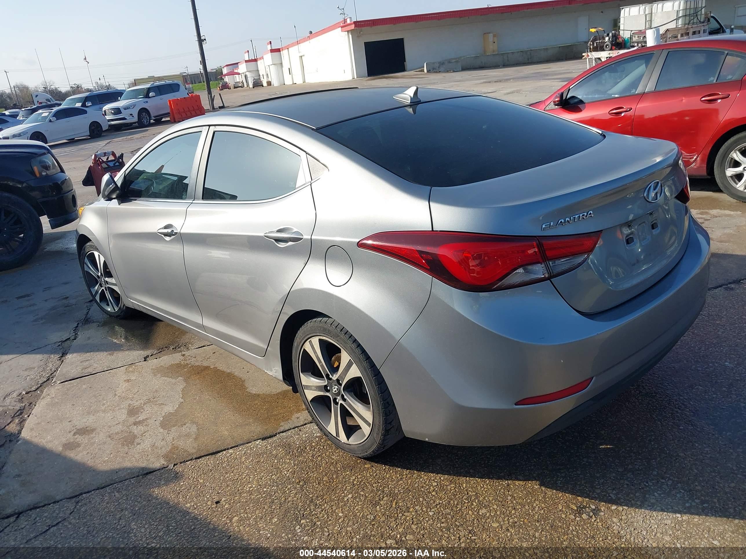 HYUNDAI ELANTRA image 3