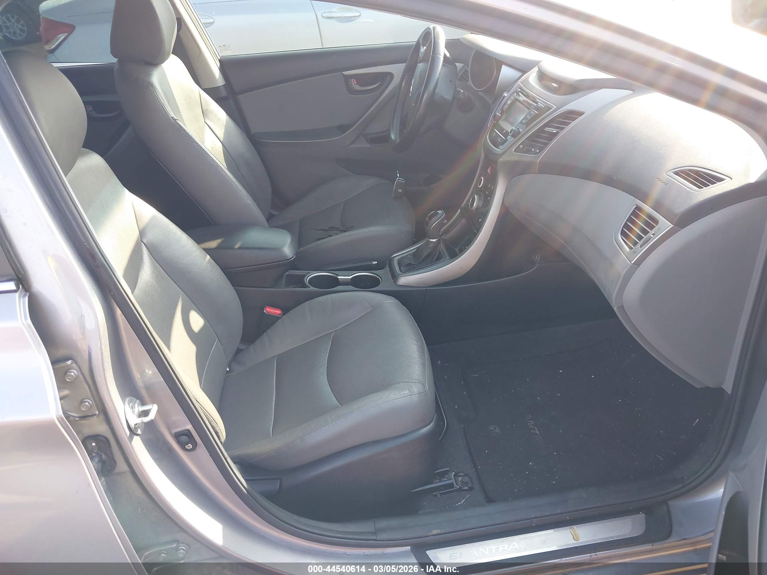 HYUNDAI ELANTRA image 5