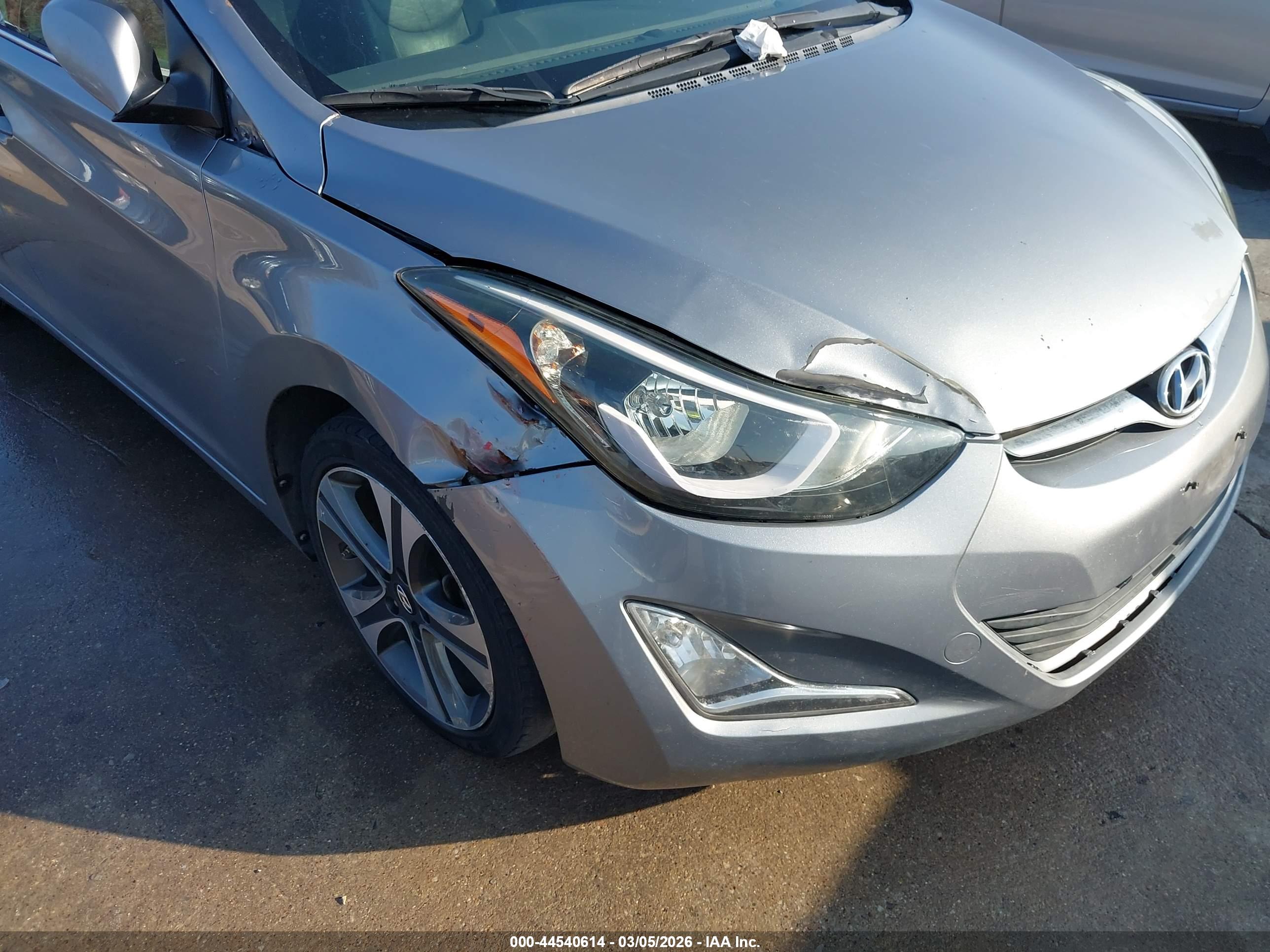 HYUNDAI ELANTRA image 6