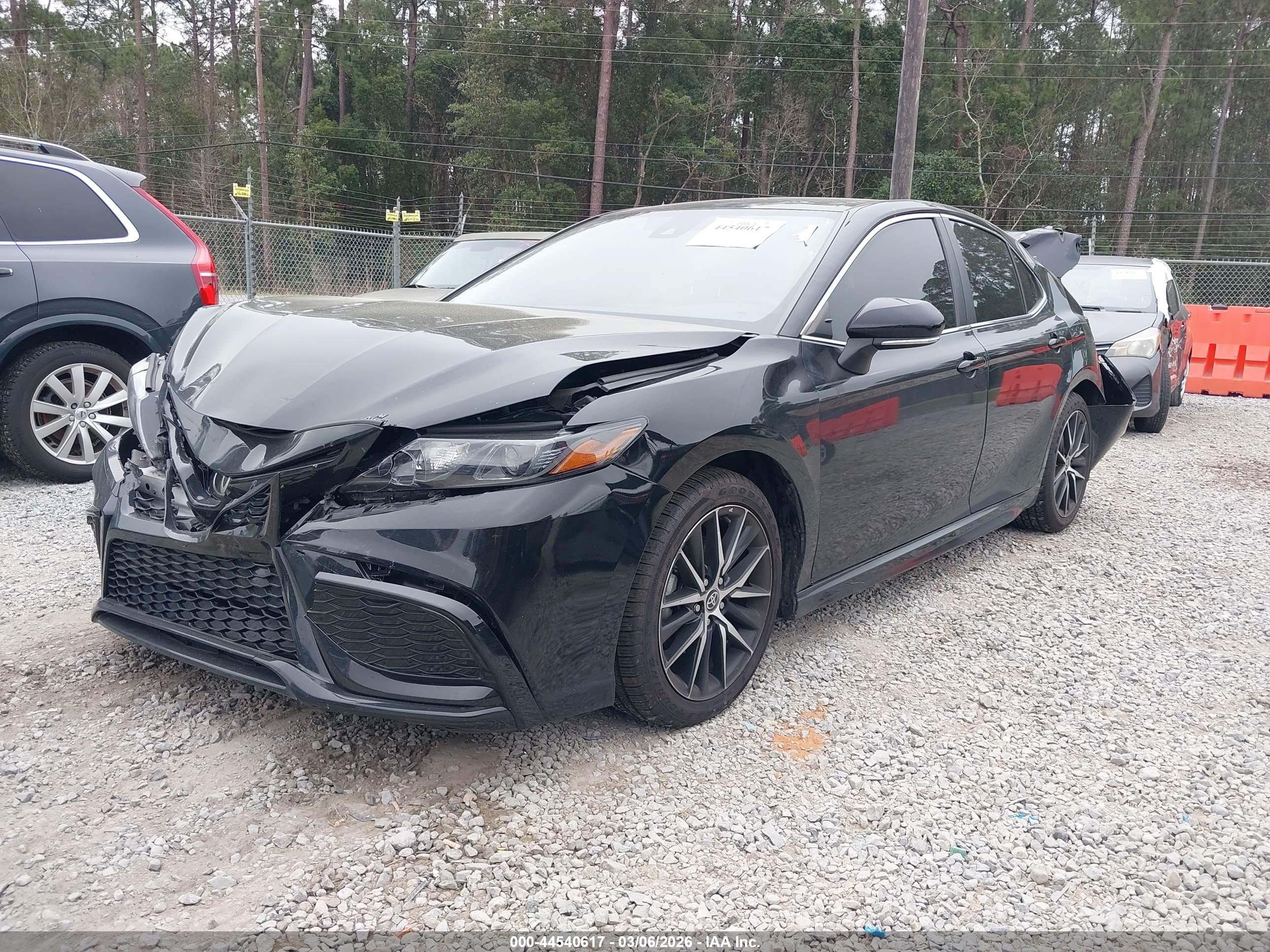 TOYOTA CAMRY image 2