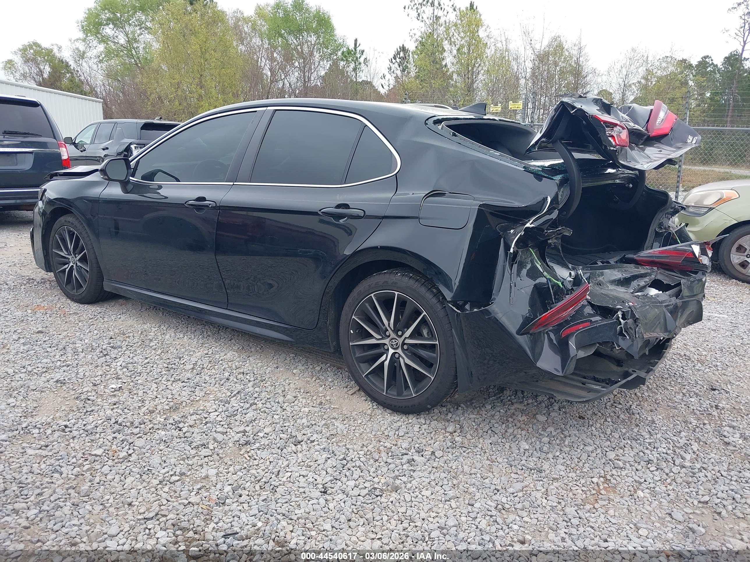 TOYOTA CAMRY image 3