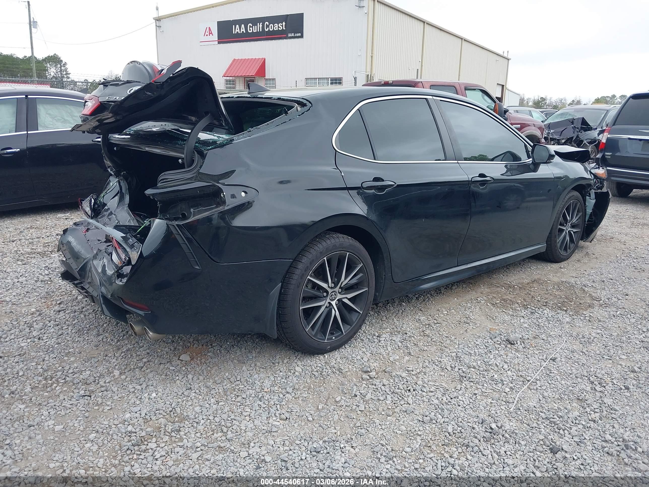 TOYOTA CAMRY image 4