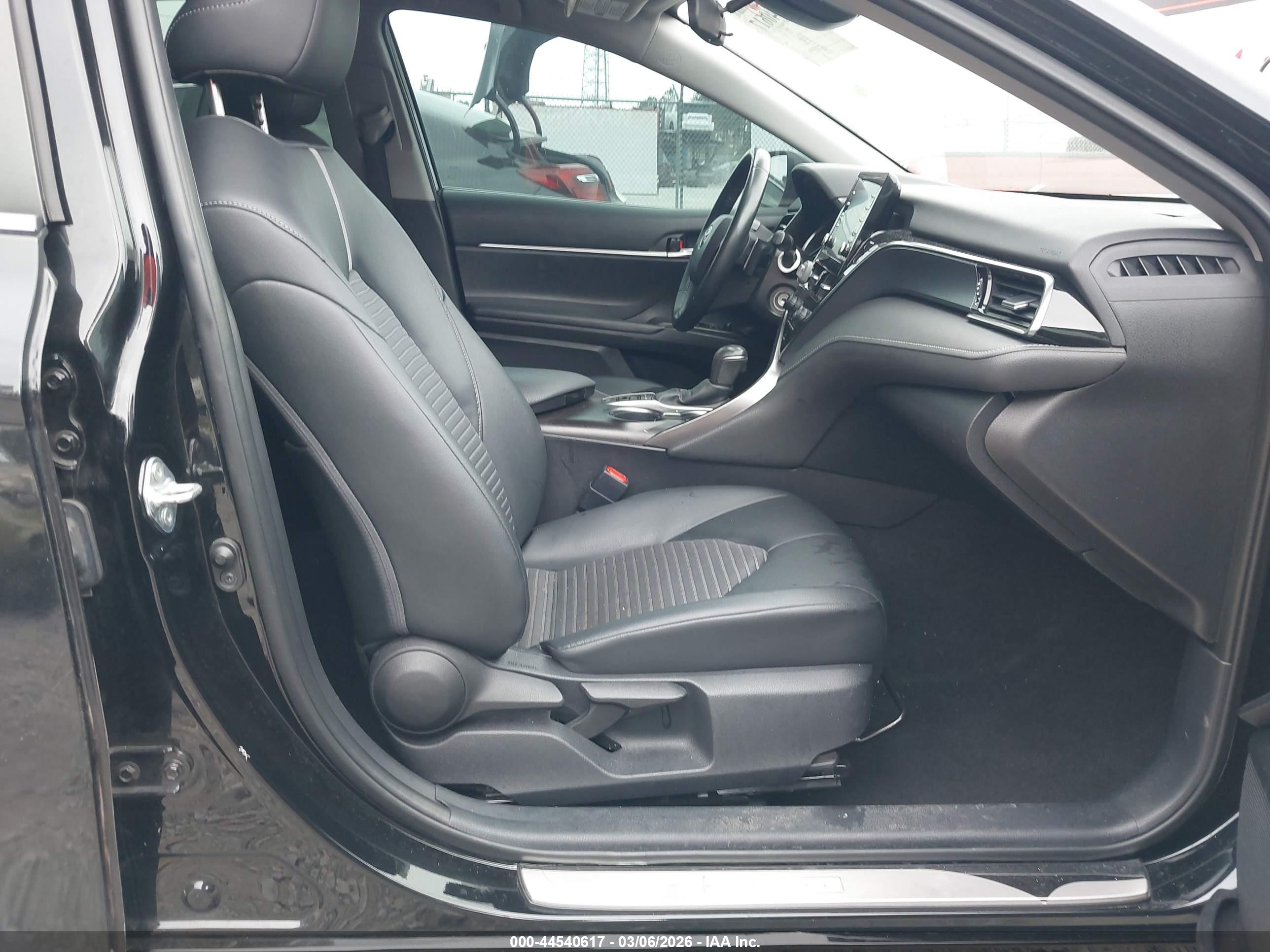 TOYOTA CAMRY image 5