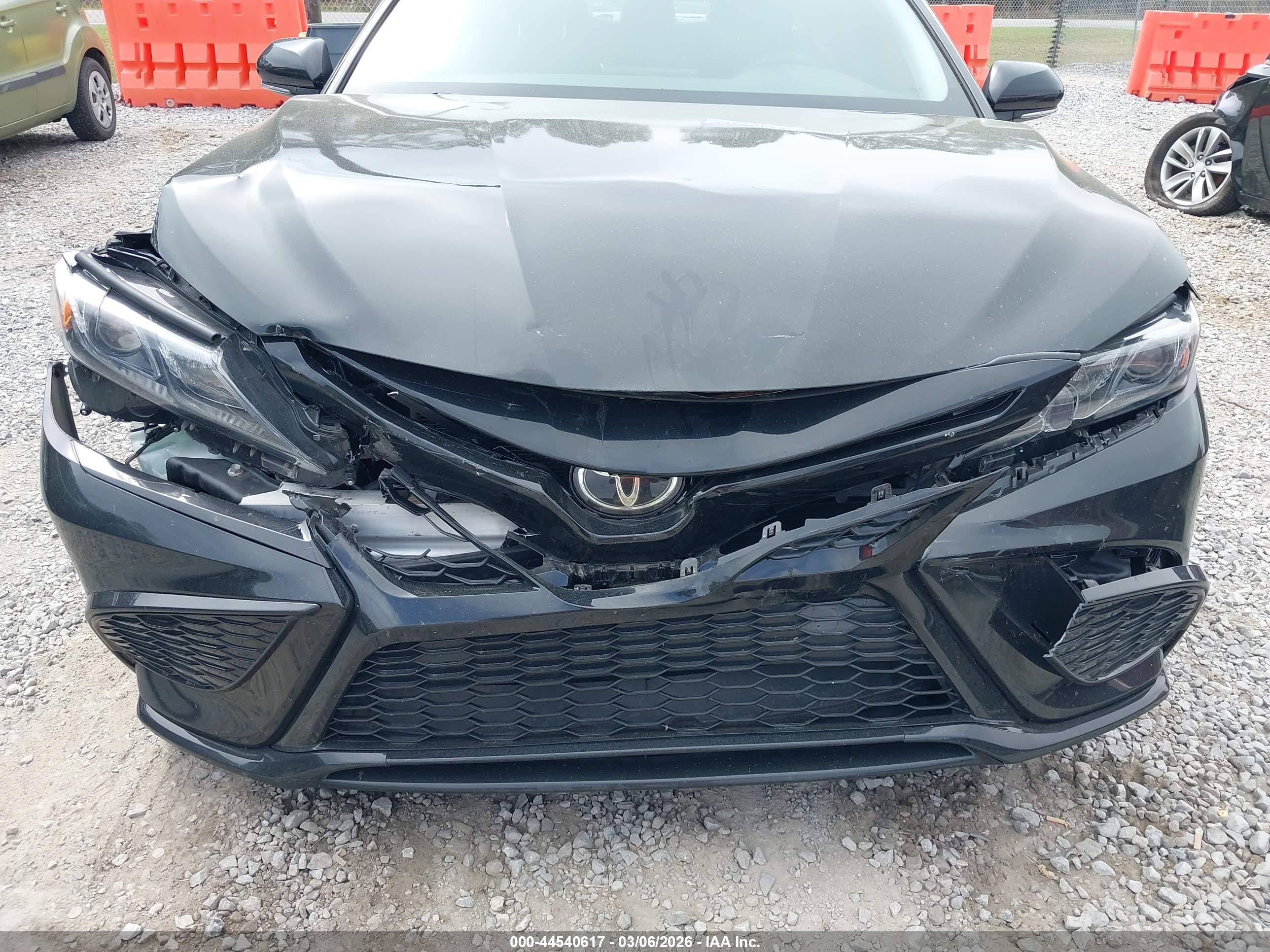 TOYOTA CAMRY image 6