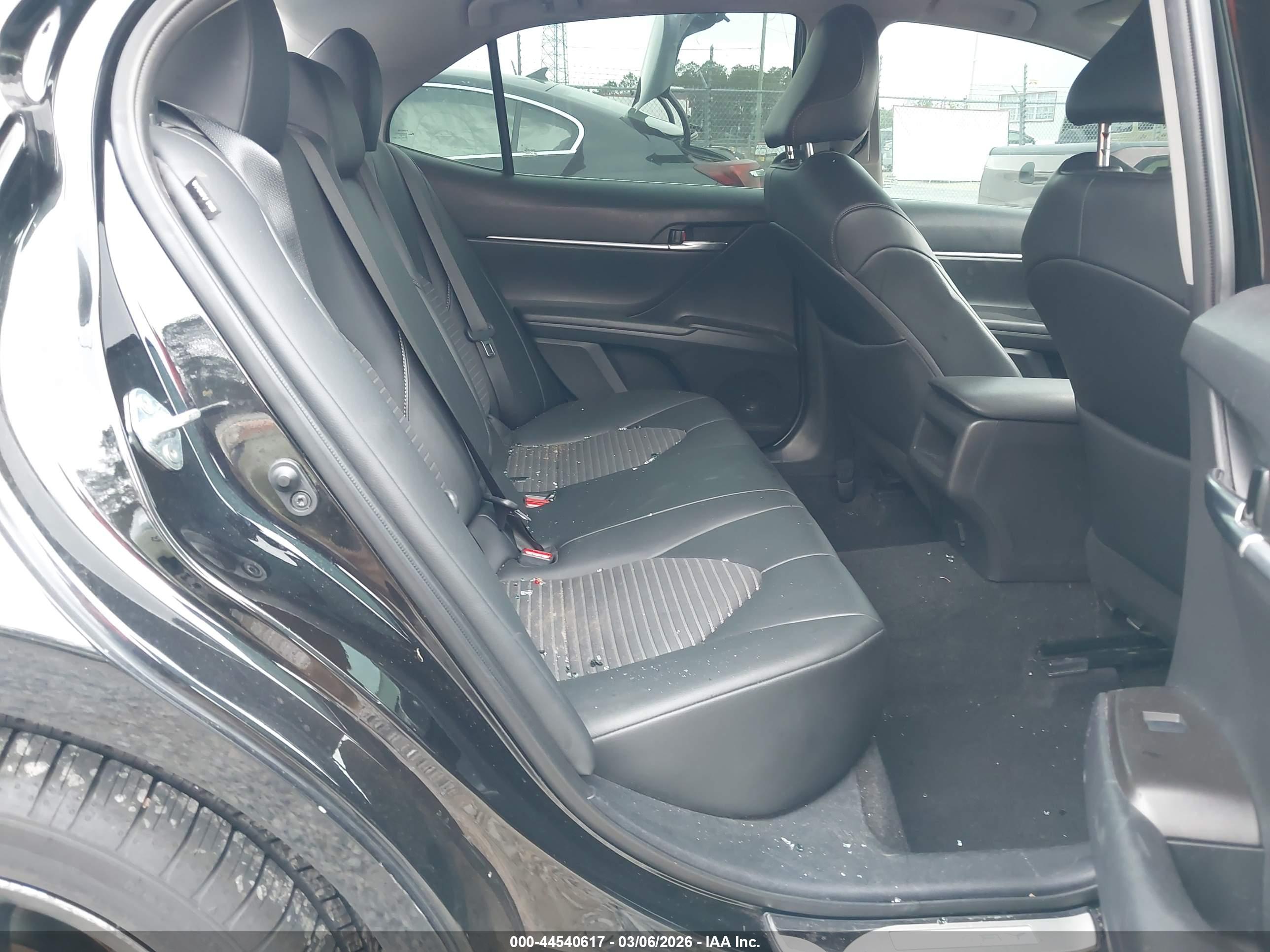 TOYOTA CAMRY image 8