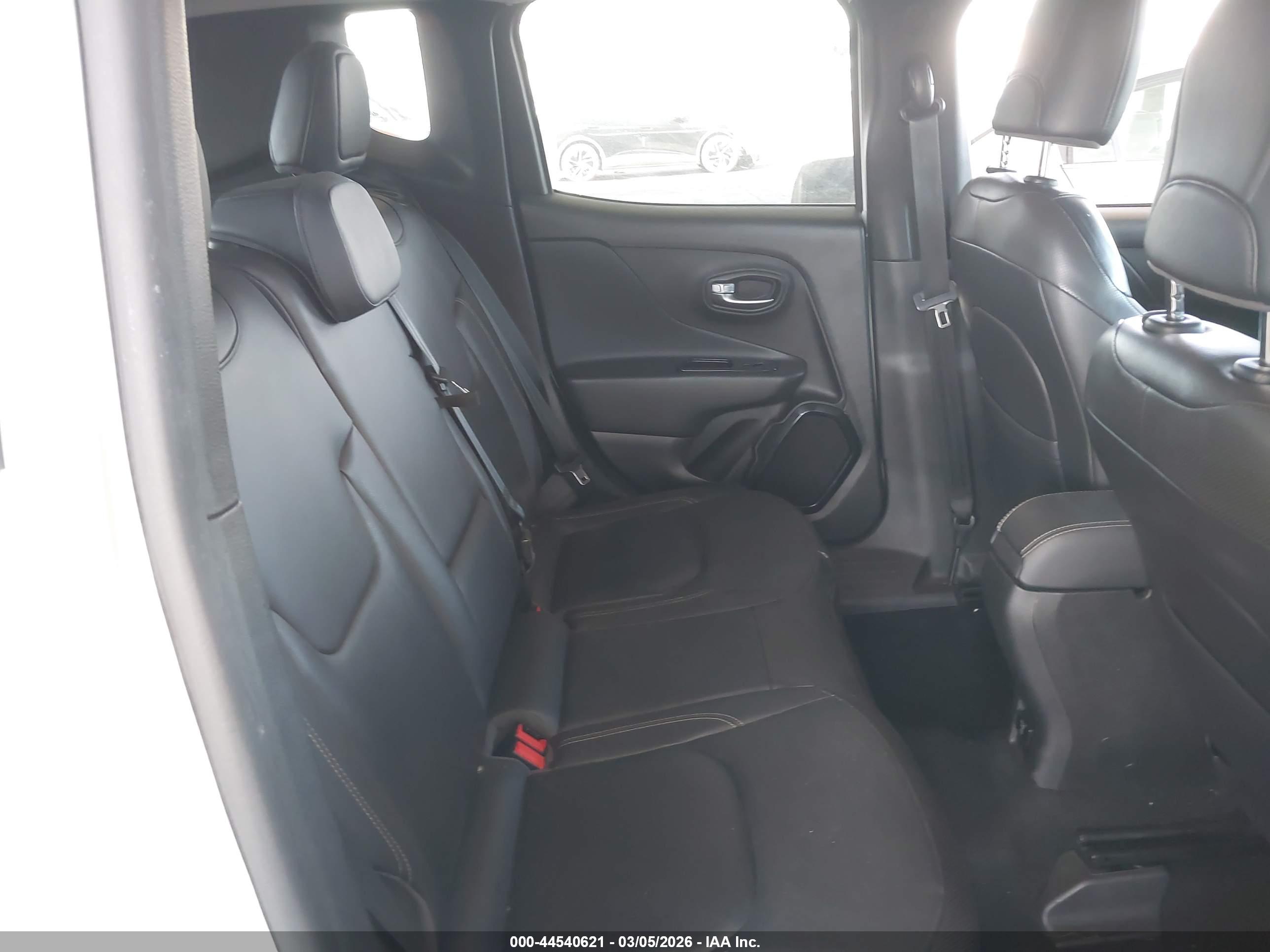 JEEP RENEGADE image 8