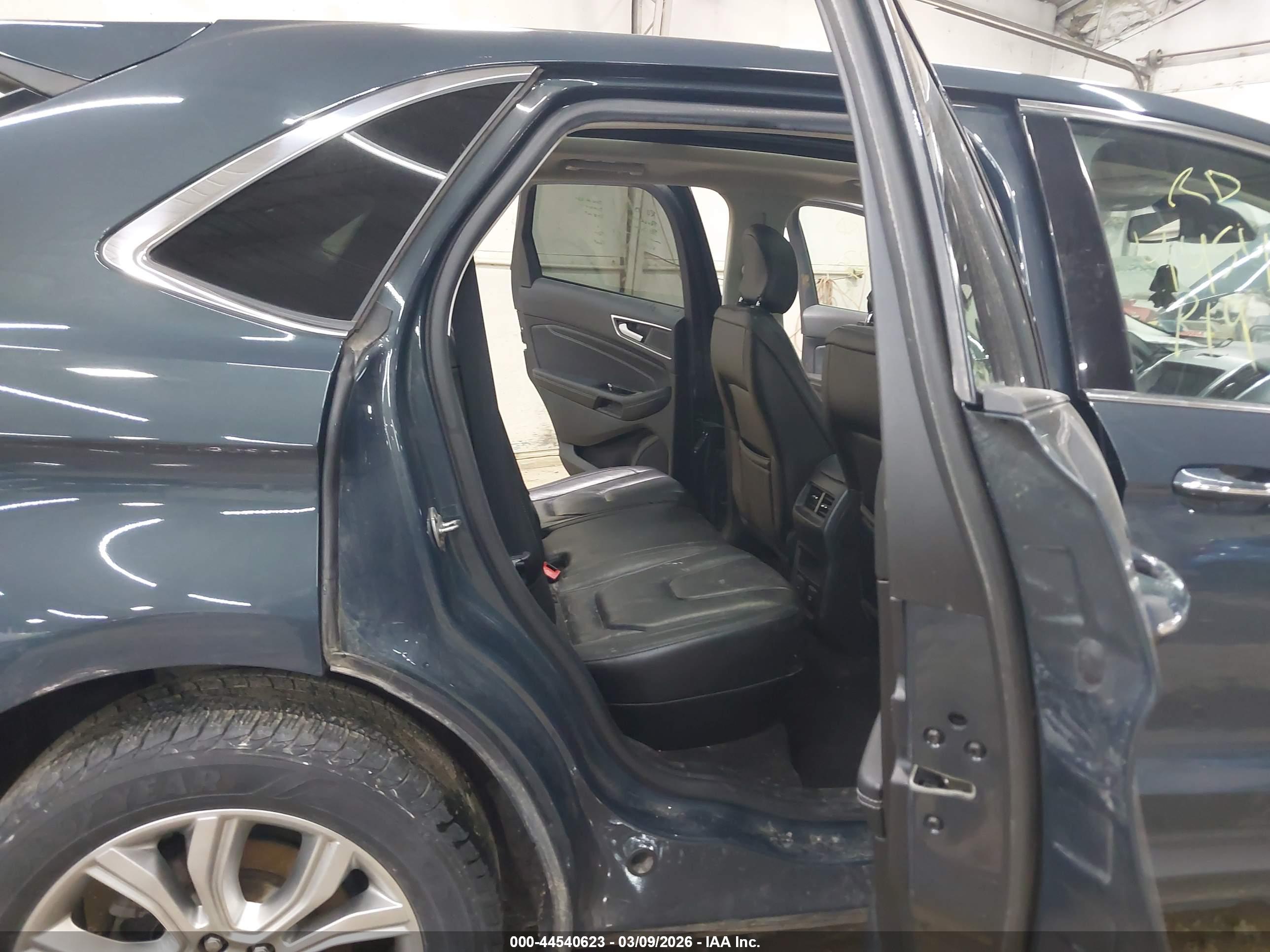 FORD EDGE image 8