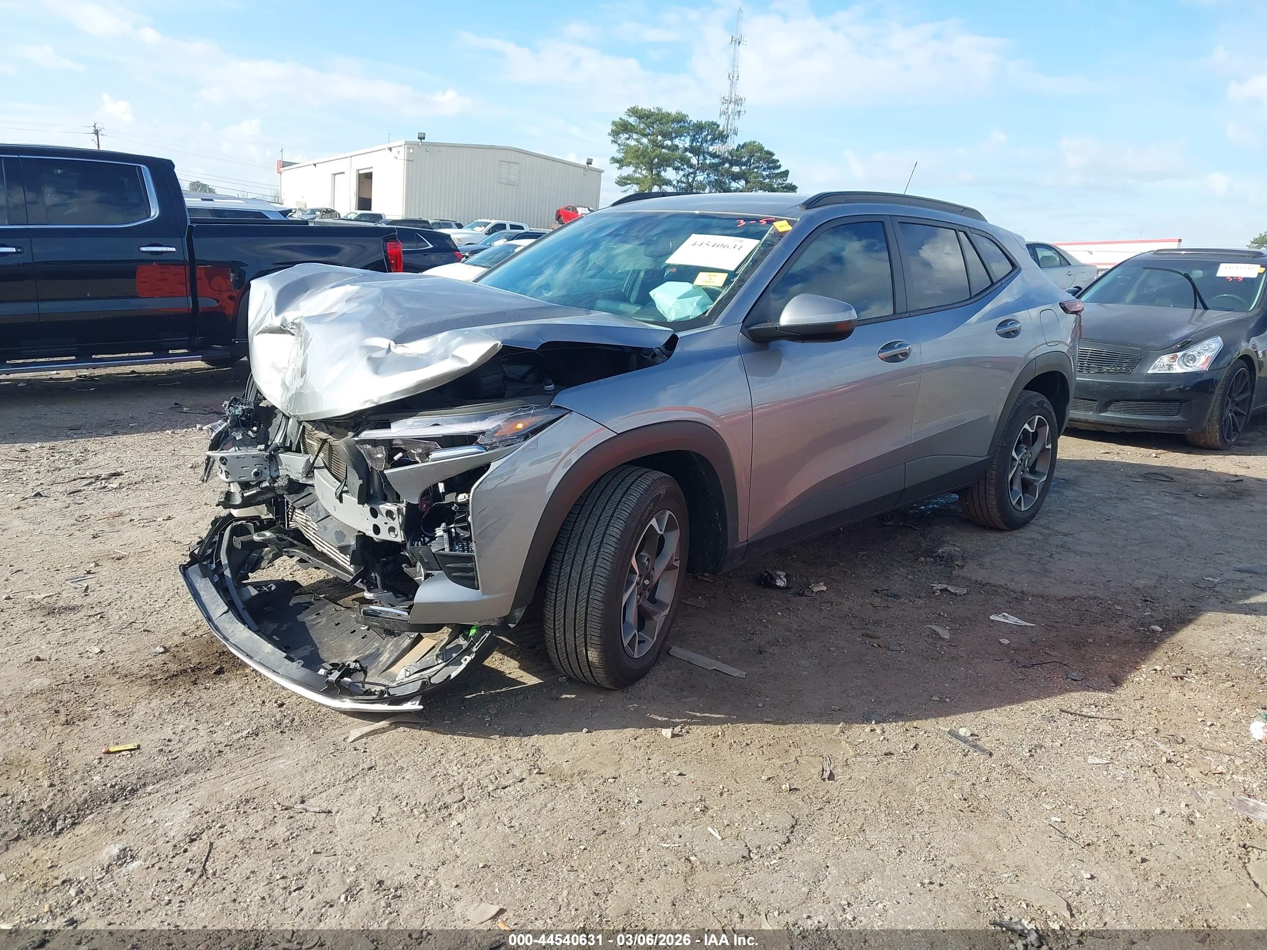 CHEVROLET TRAX image 2