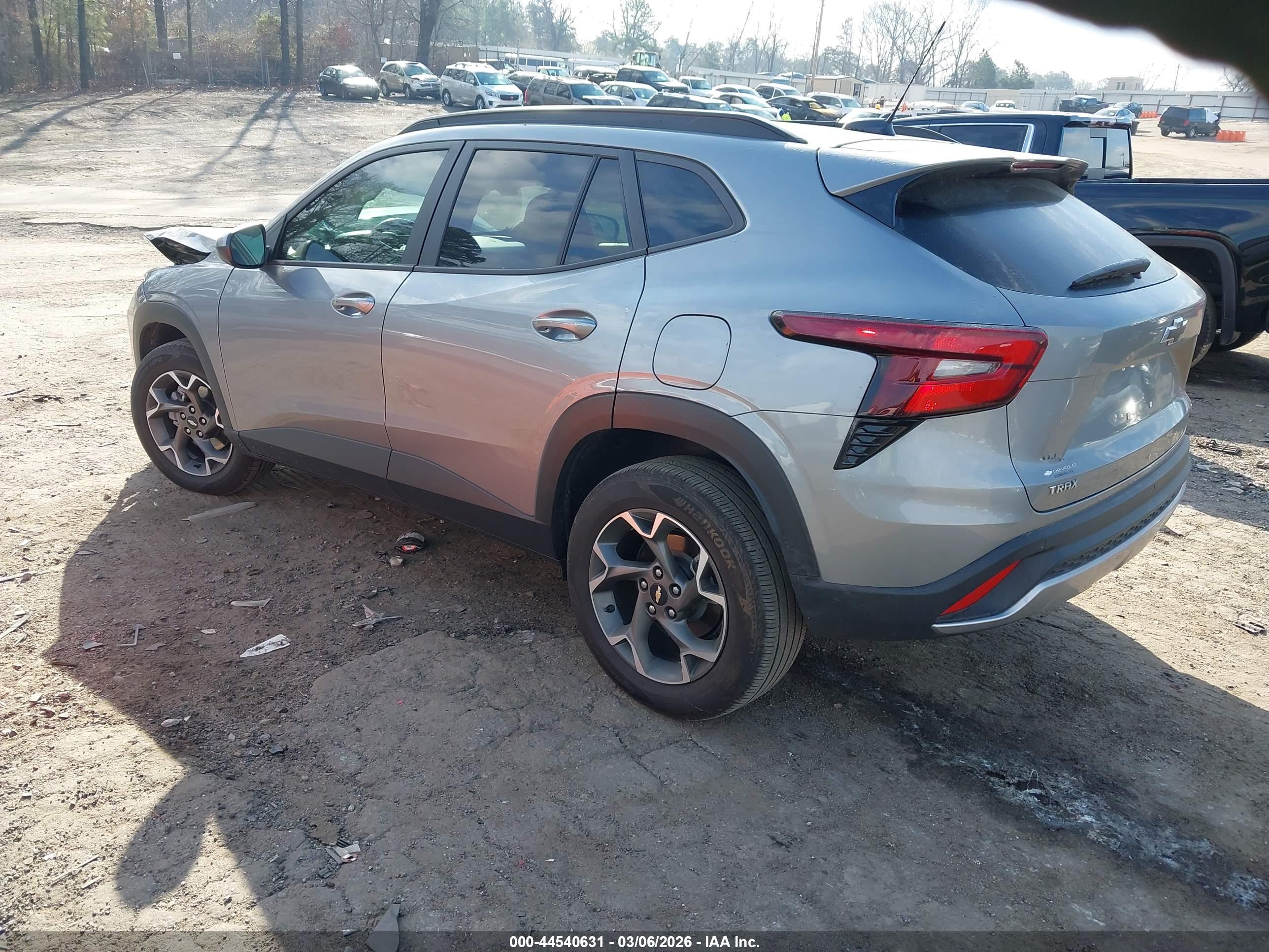 CHEVROLET TRAX image 3