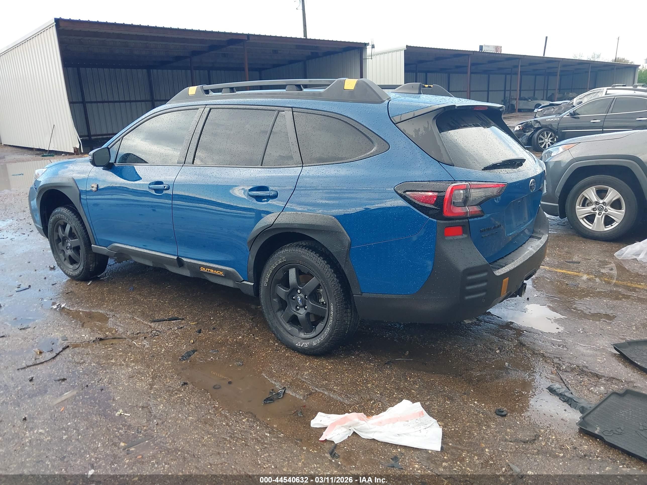 SUBARU OUTBACK image 3