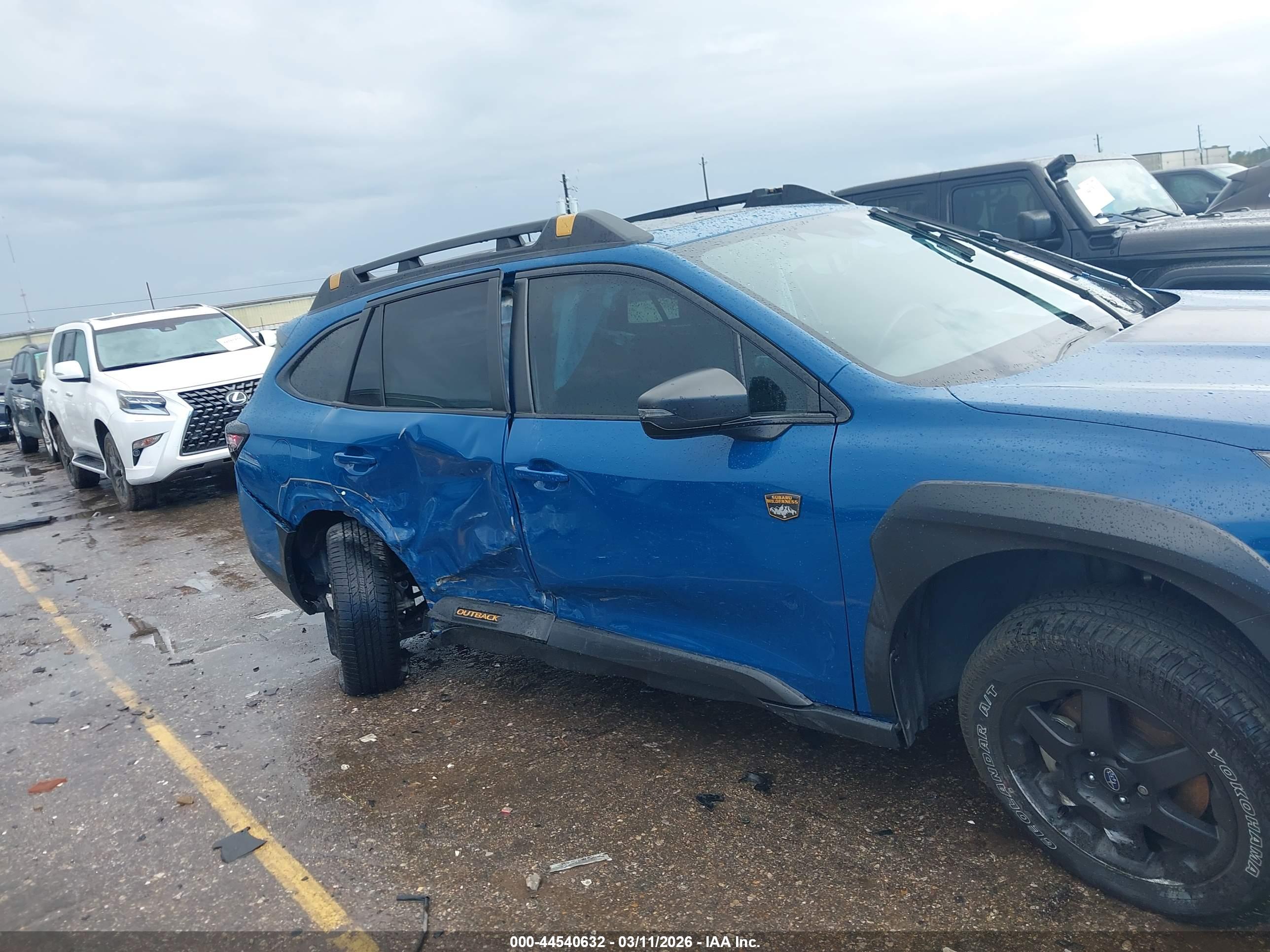 SUBARU OUTBACK image 6
