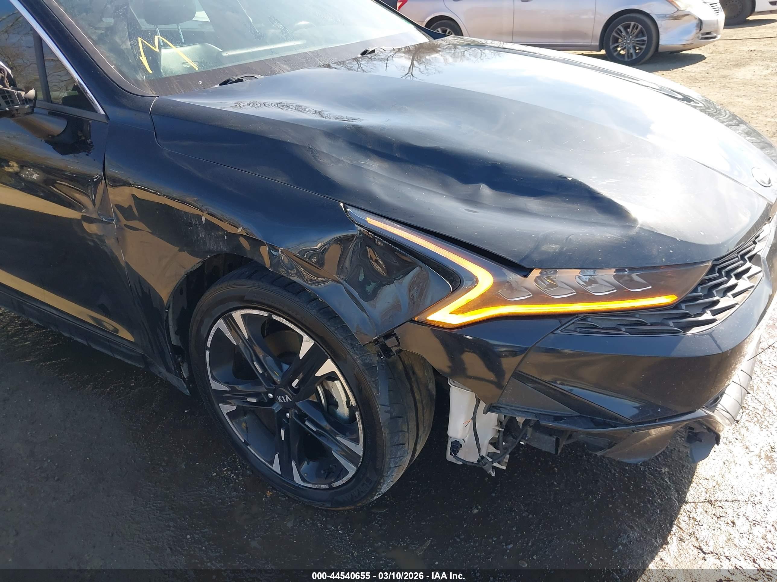 KIA K5 image 6