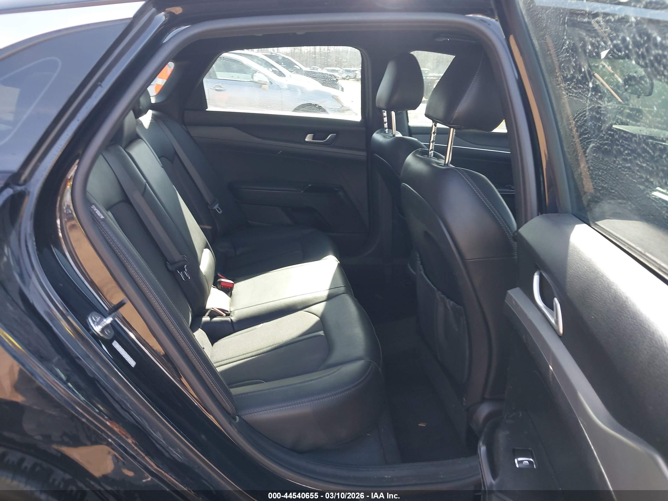 KIA K5 image 8