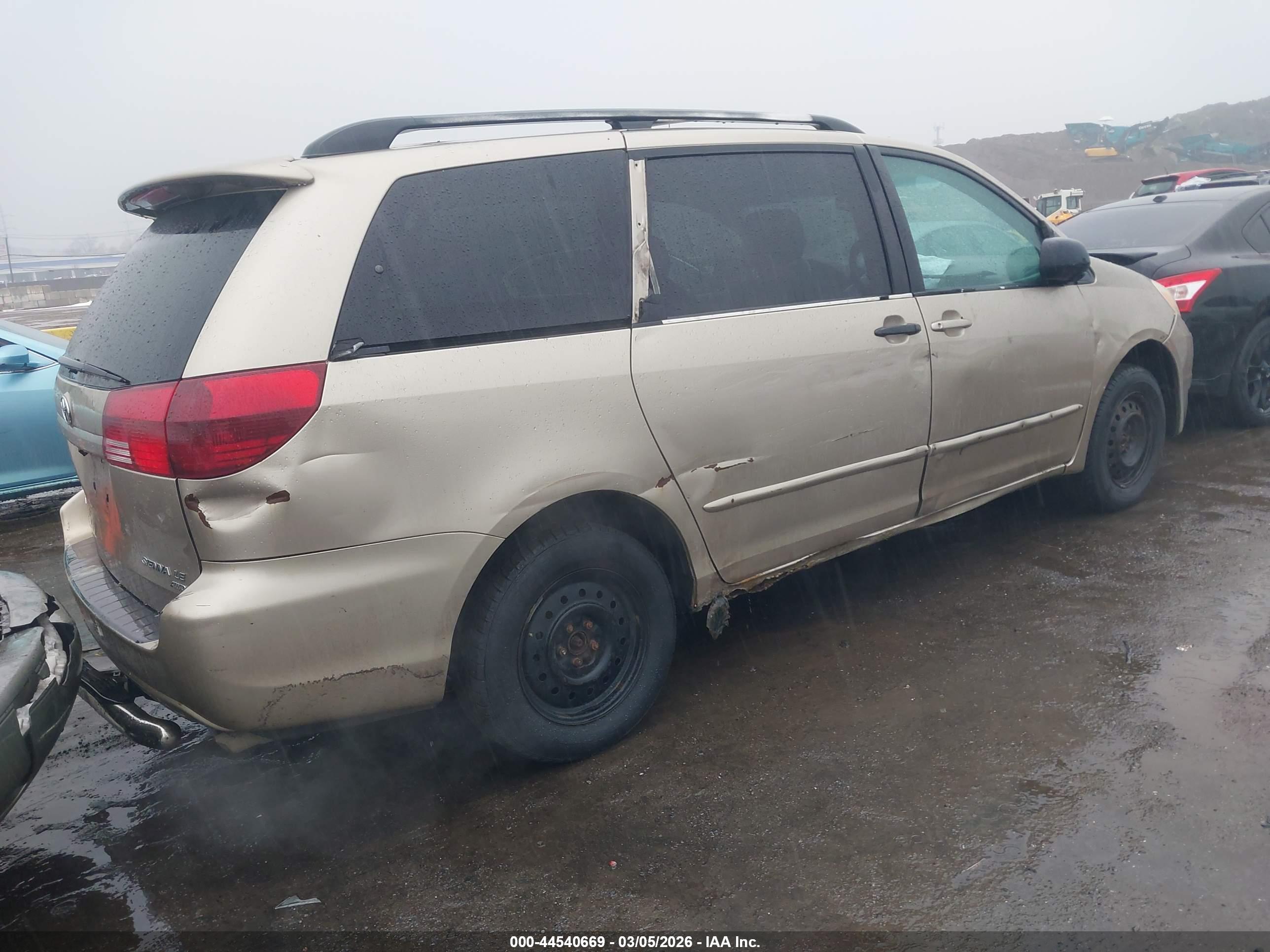 TOYOTA SIENNA image 4