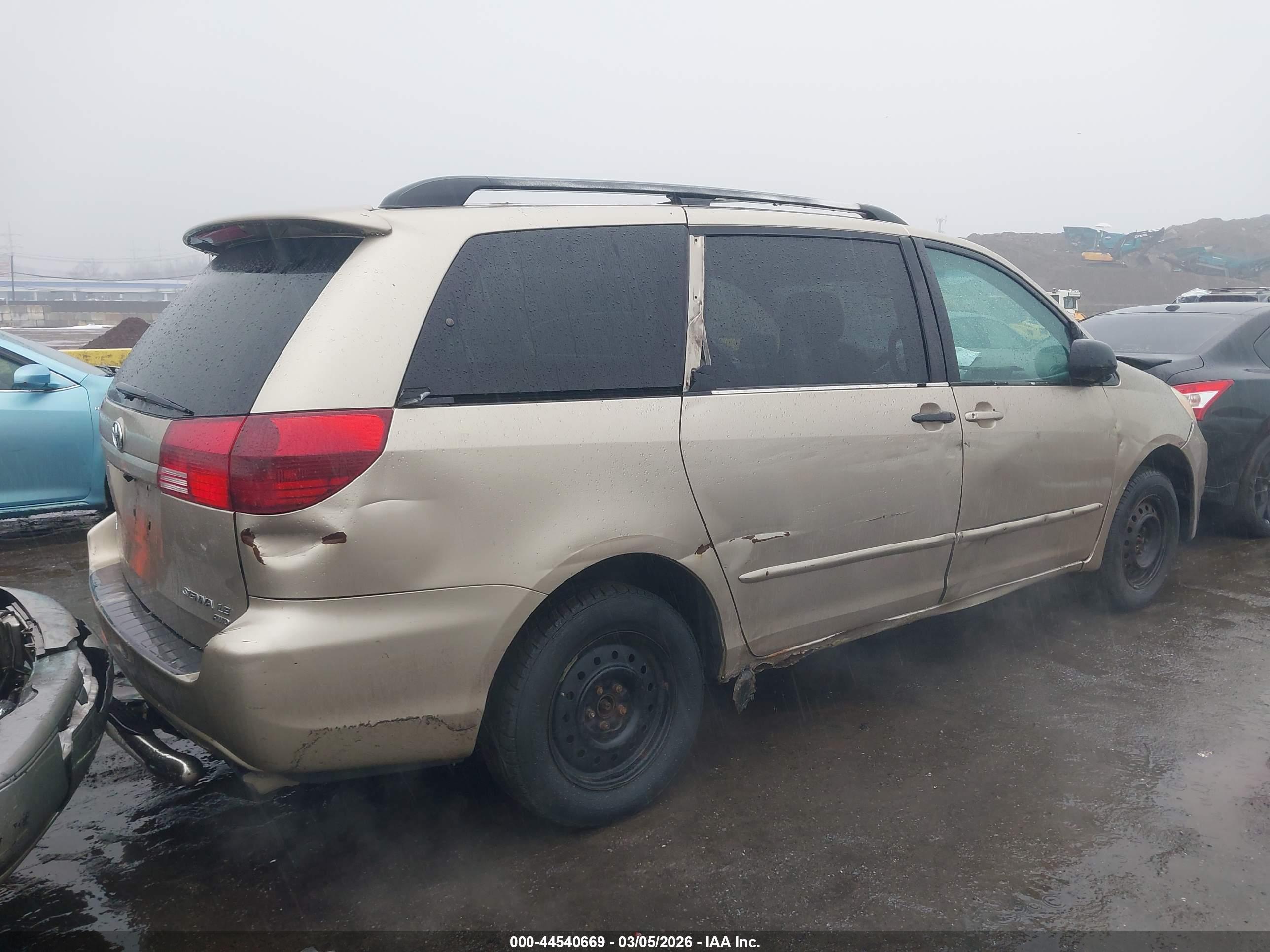 TOYOTA SIENNA image 6
