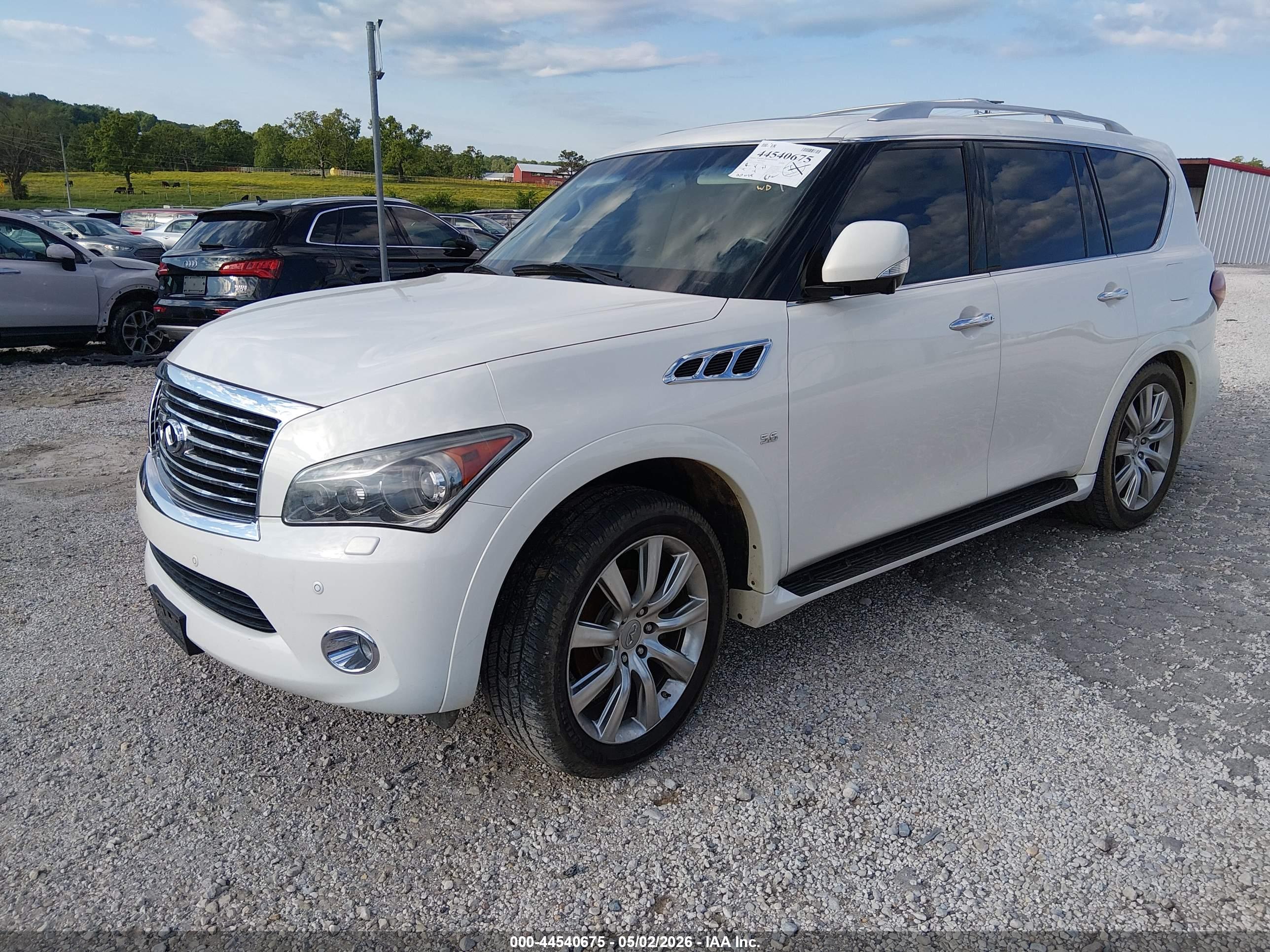 INFINITI QX80 image 2