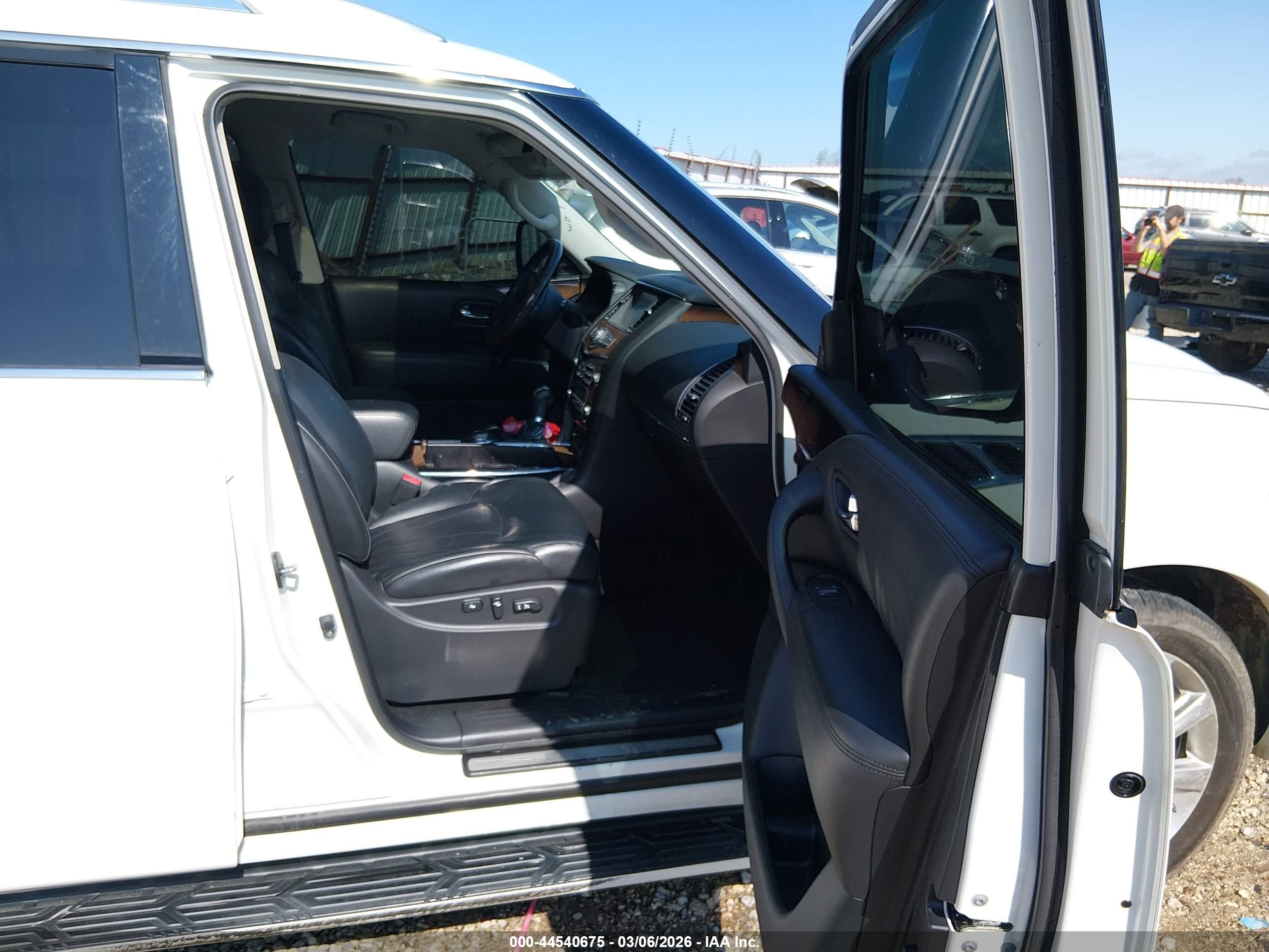 INFINITI QX80 image 5