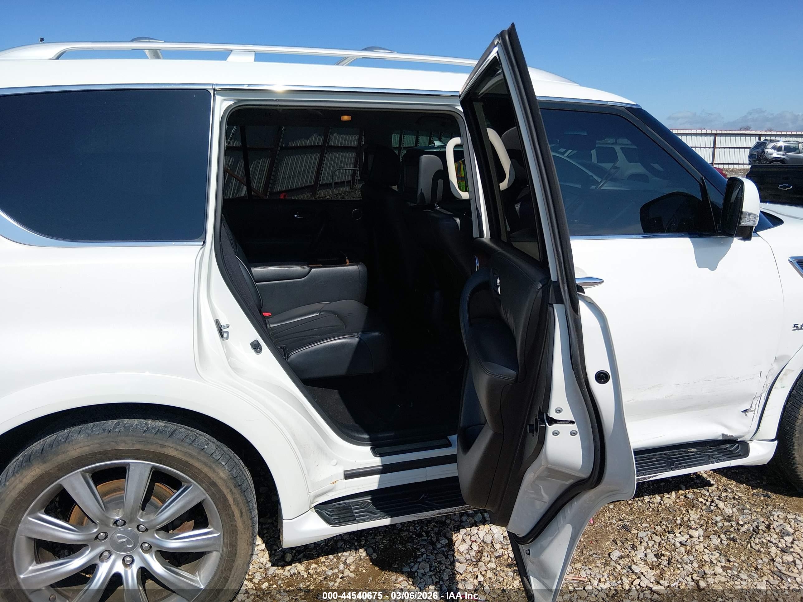 INFINITI QX80 image 8