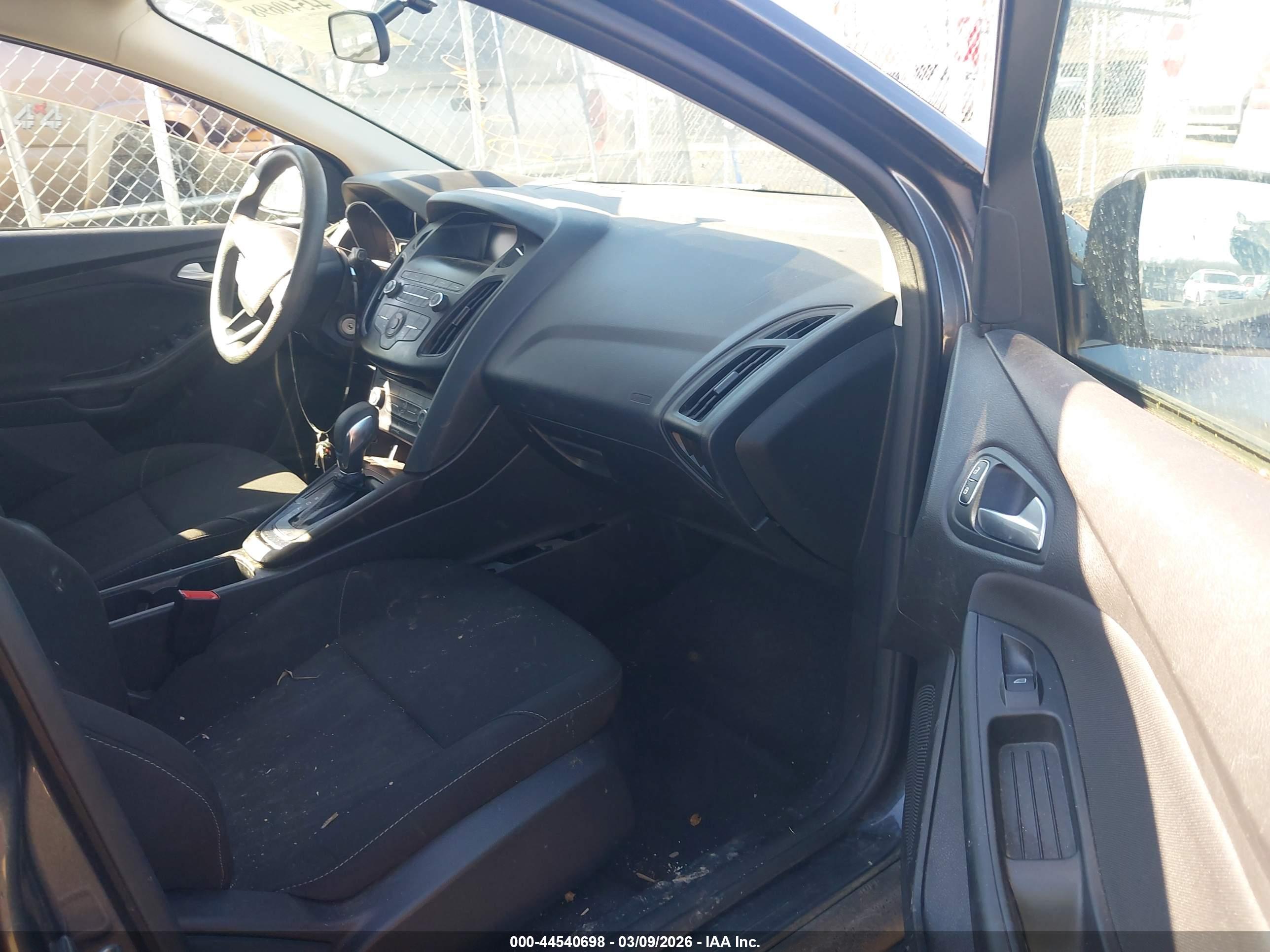 FORD FOCUS image 5