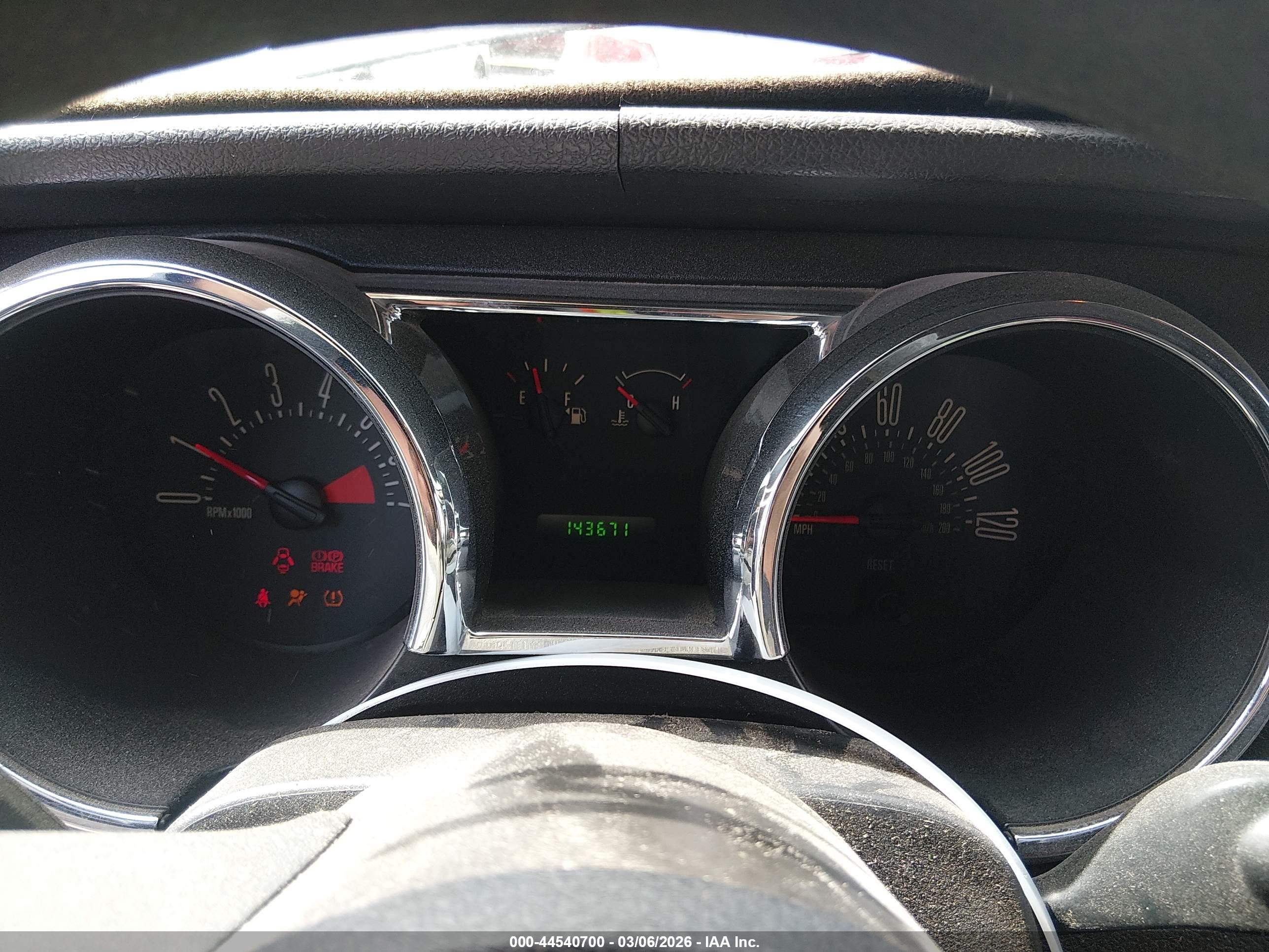 FORD MUSTANG image 7
