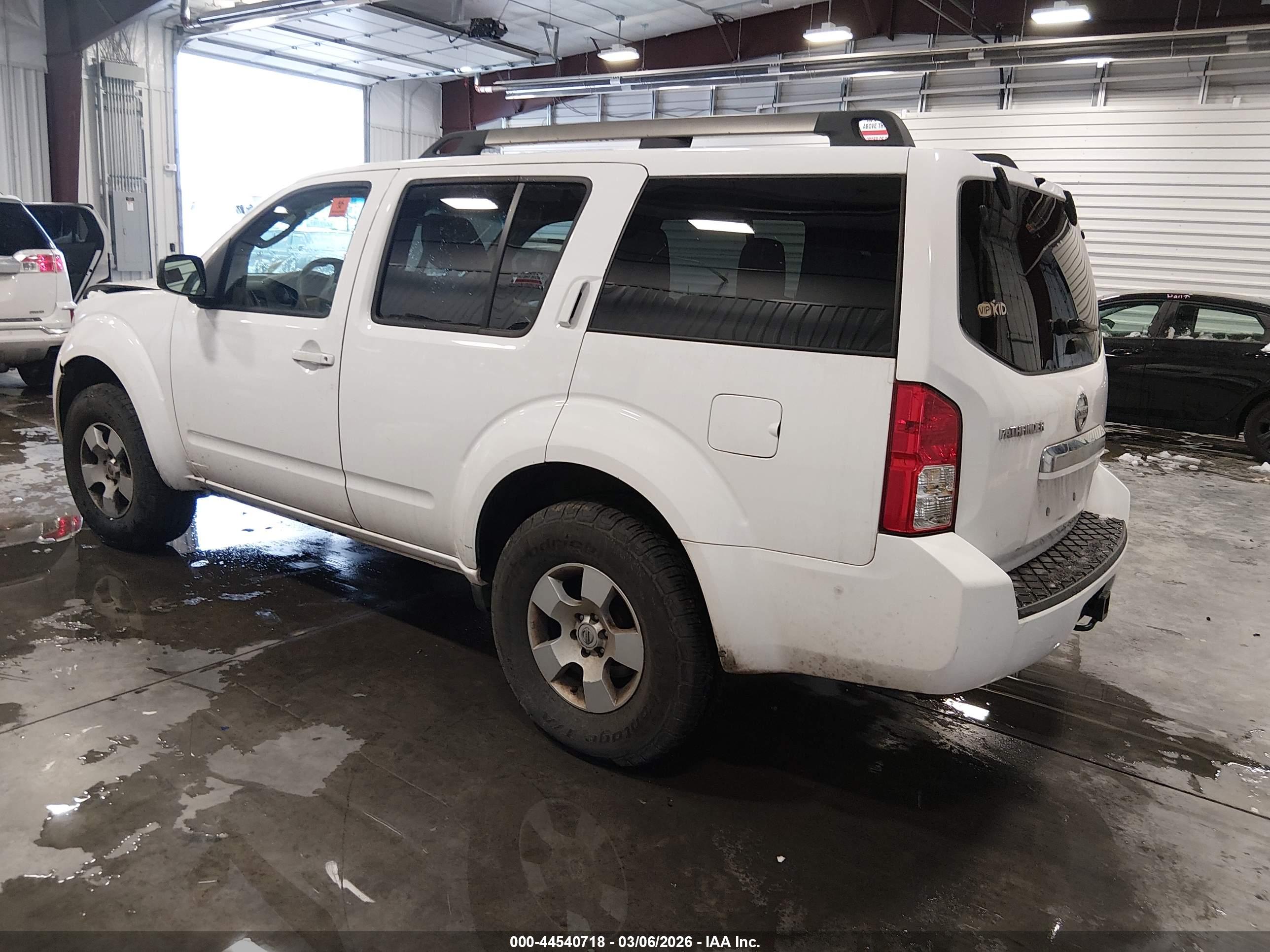 NISSAN PATHFINDER image 3