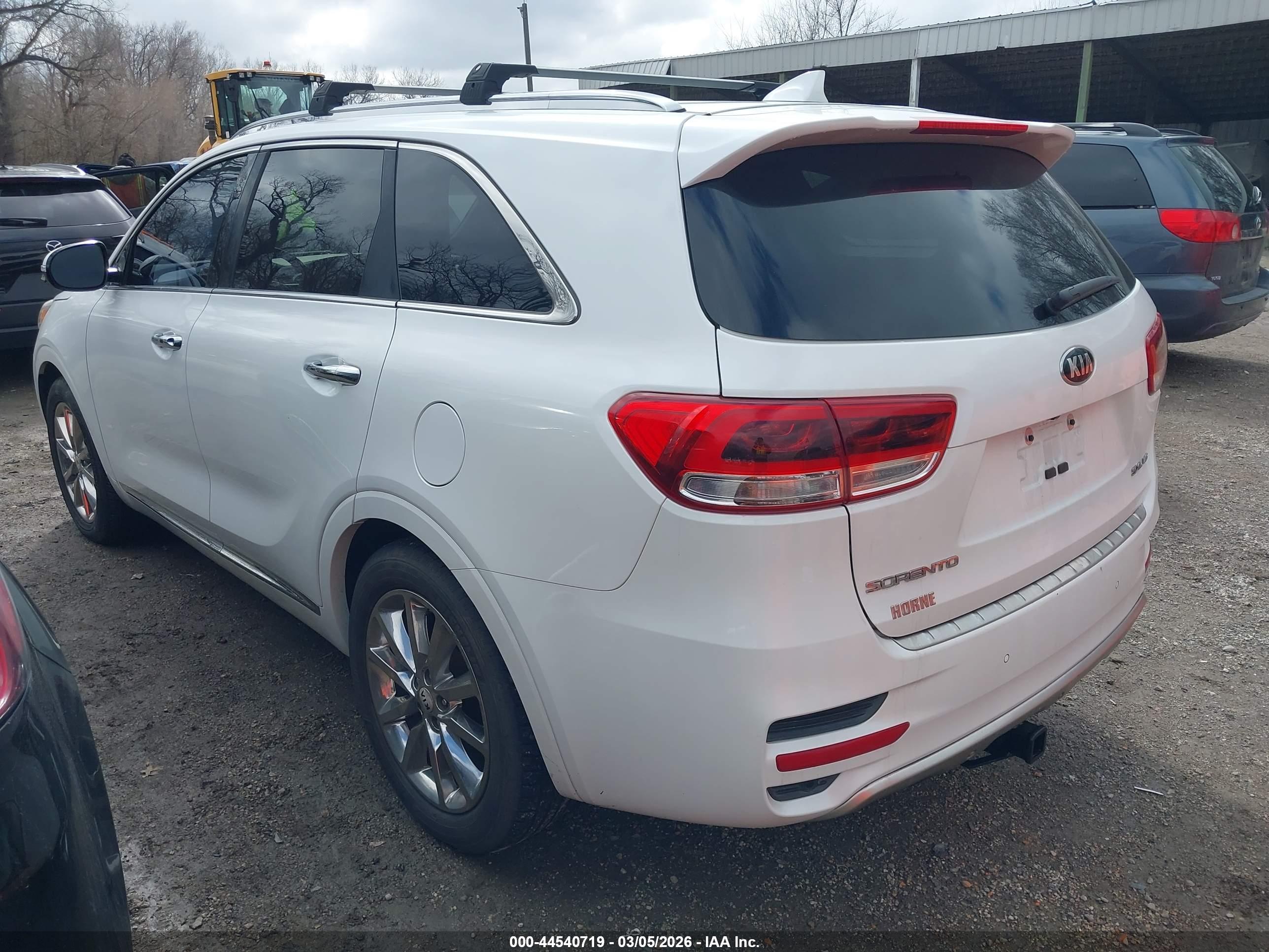 KIA SORENTO image 3