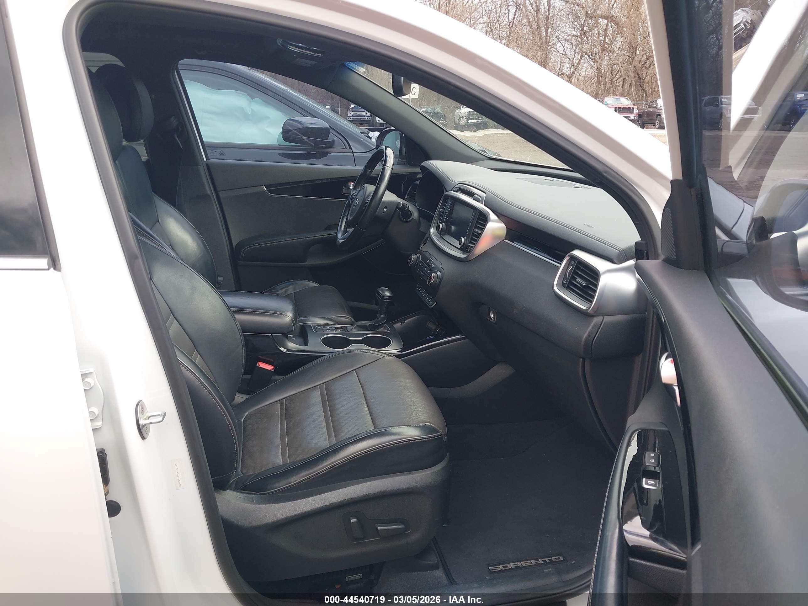 KIA SORENTO image 5